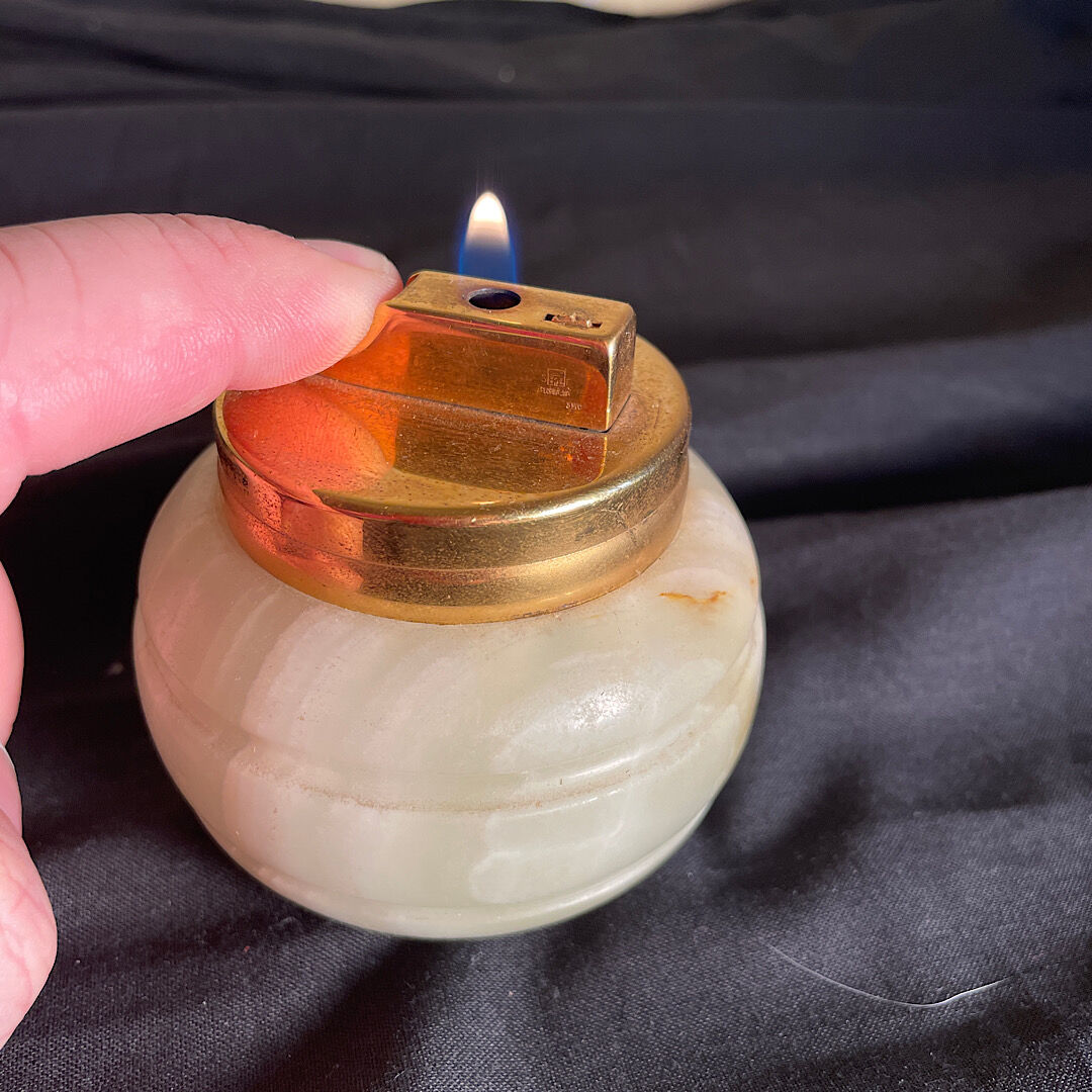 Vintage onyx lighter