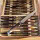Coffret de 24 couteaux en corne