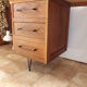 Bureau vintage en chêne sur pieds épingle 1950