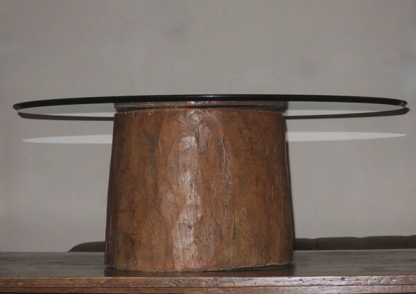Table basse antique en mortier sculpté à la main avec plateau circulaire en verre