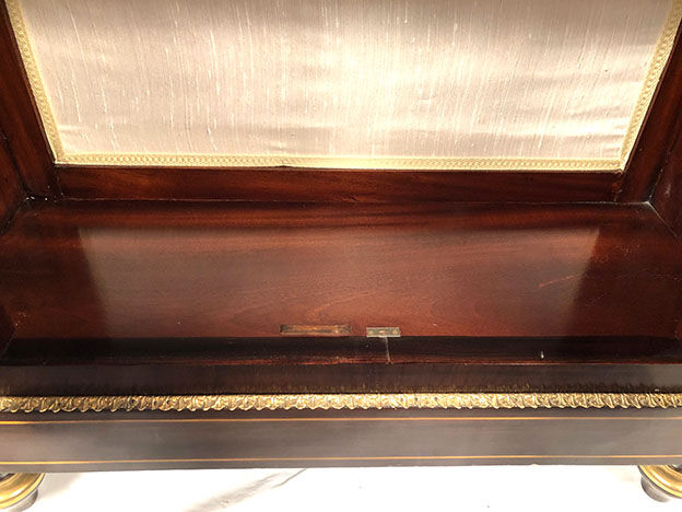 Varnished wood showcase and gold decoration in imitation of the so-called Boulle marquetry