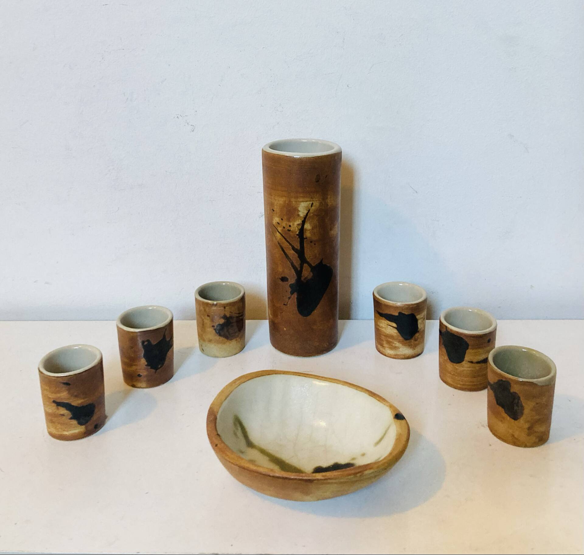 Varnished stamped La Colombe alcohol service from the 1950s/60s.