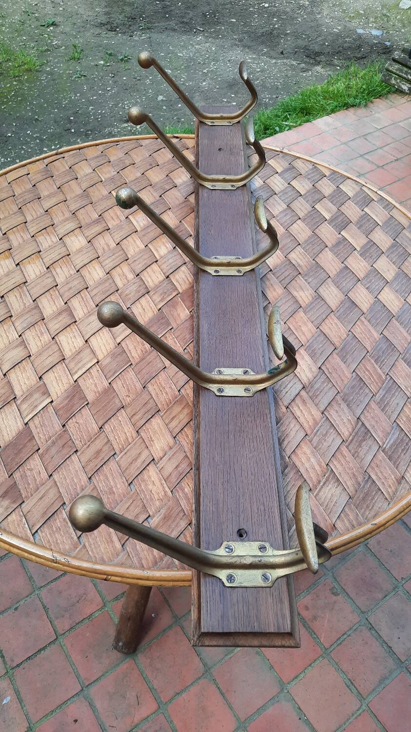 Wall coat rack with 5 hooks