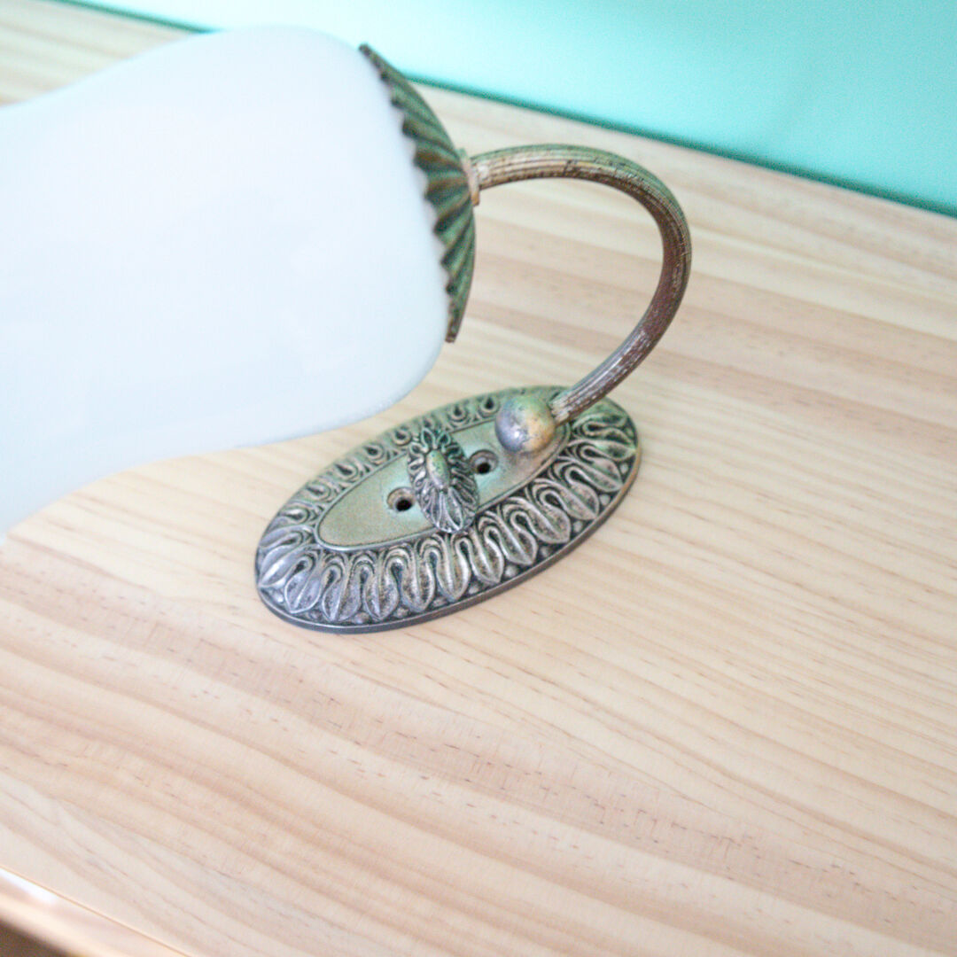 Metal wall lamp and serrated glass globe