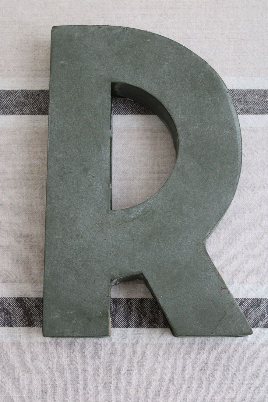Set of 2 letters of sign