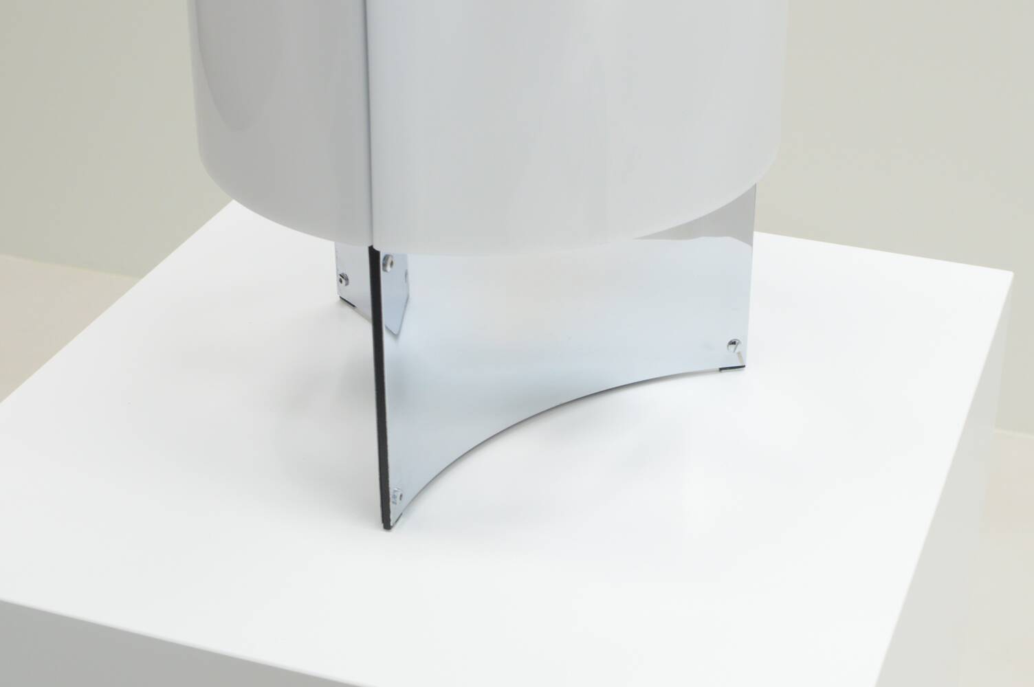 Model 526/p table lamp by Massimo Vignelli for Arteluce, 1960s Italy.