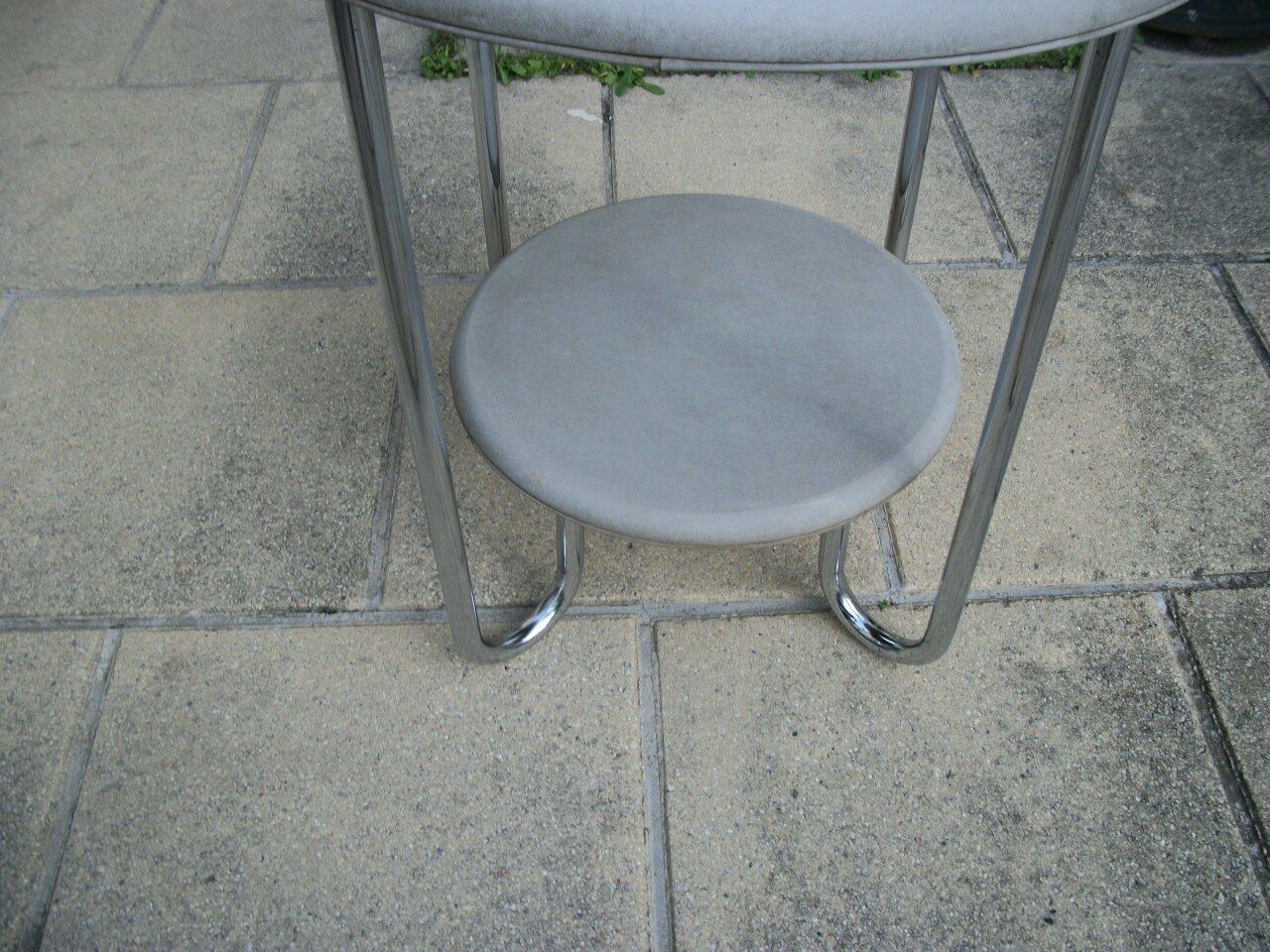 Pedestal table 2 trays Vintage