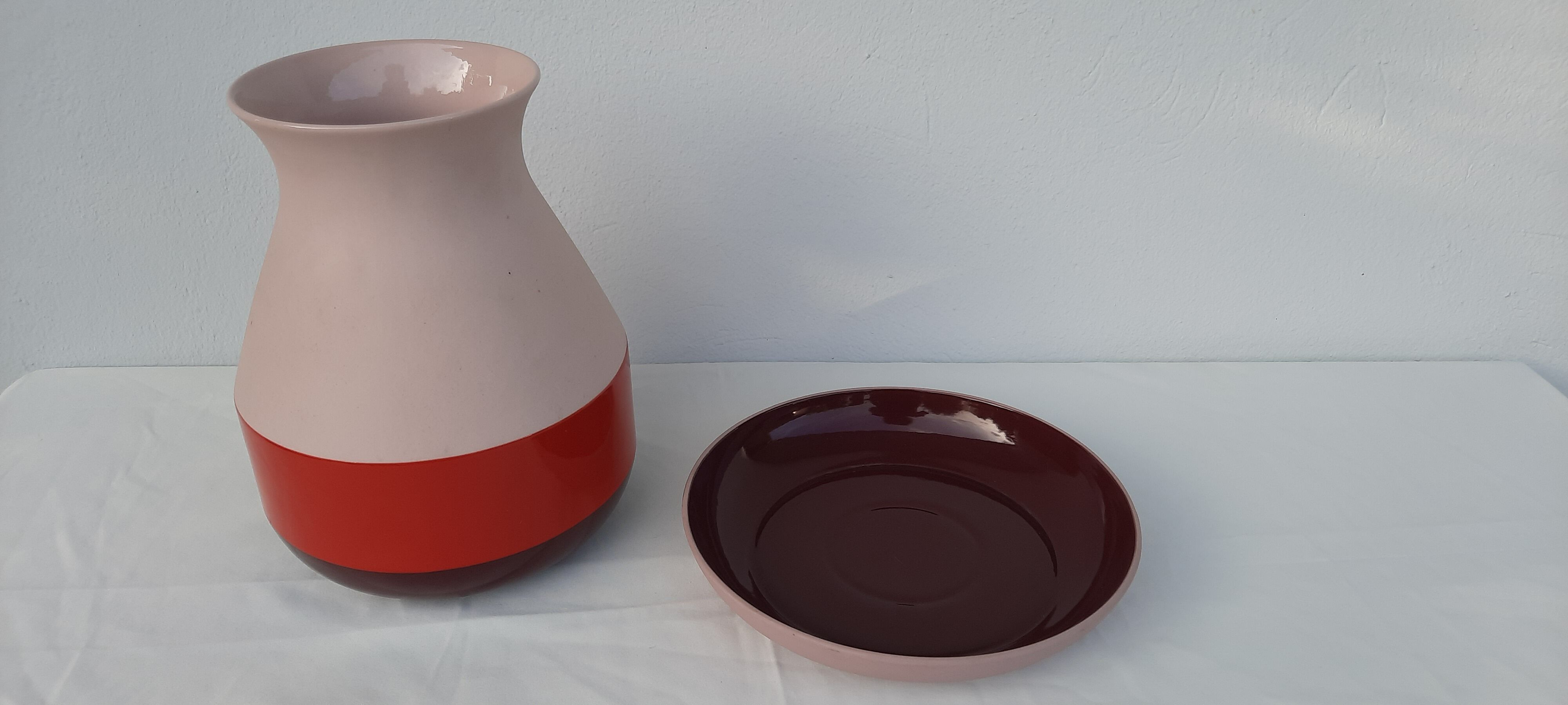 Vase and its saucer design Arian Brekveld