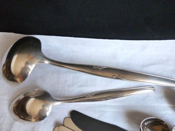 Ménagère de table art déco en métal argenté, Couverts de table métal argent