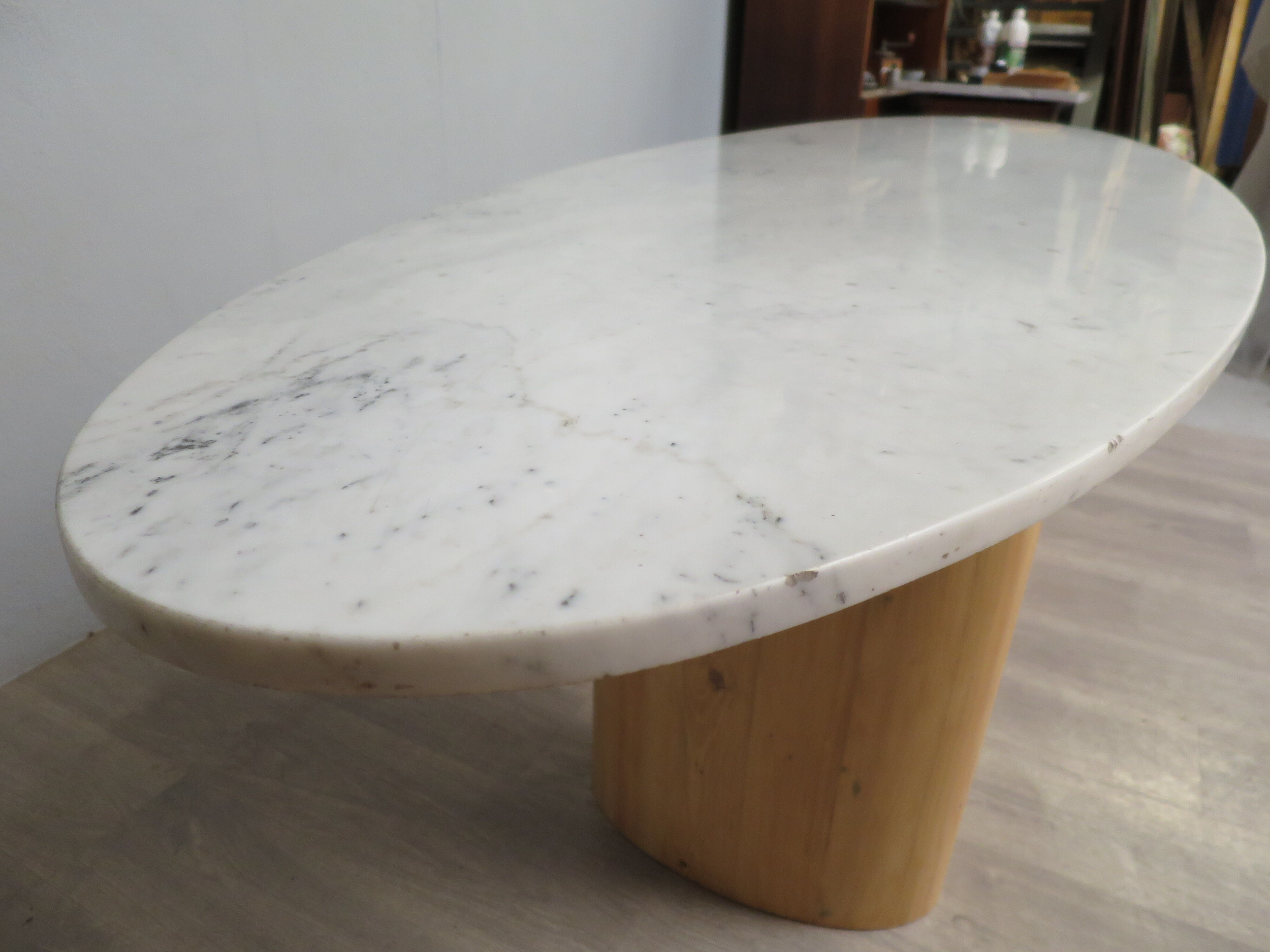 Oval table in Carrara marble and wood