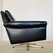 Vintage Danish mid-century leather lounge chair in black leather by G. Thams 1975