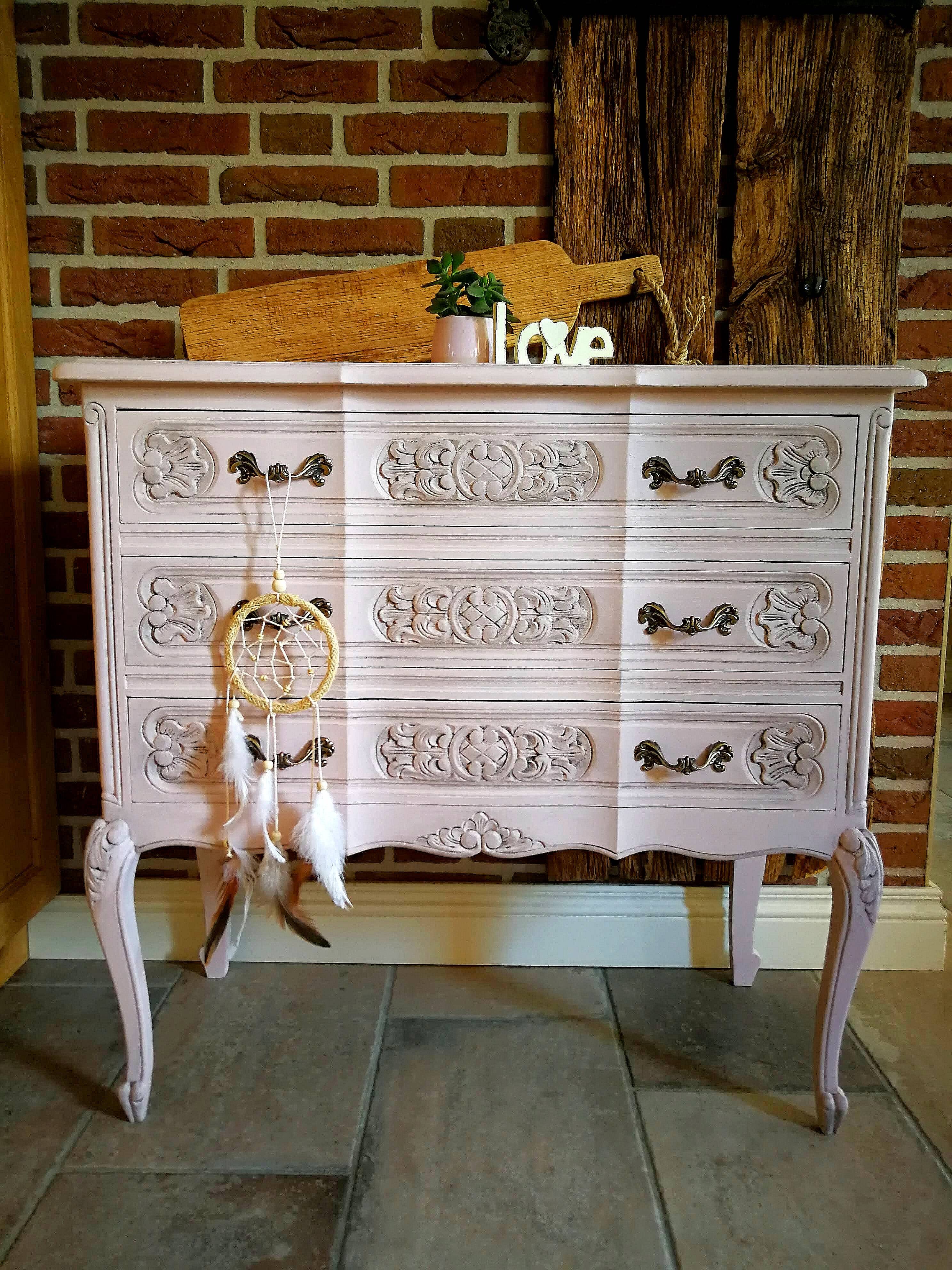 Queen Anne chest of drawers