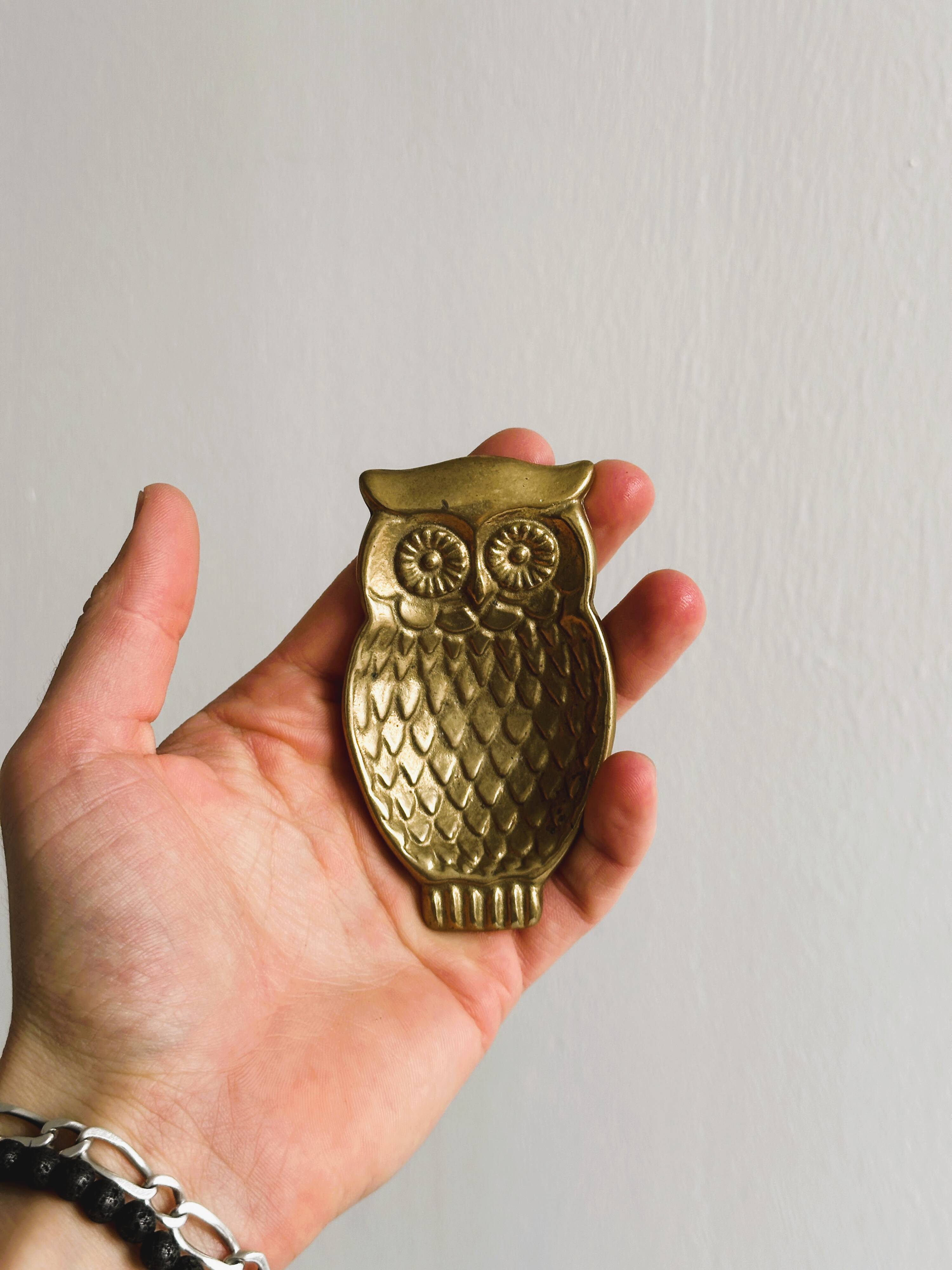 Gold metal owl pocket emptier