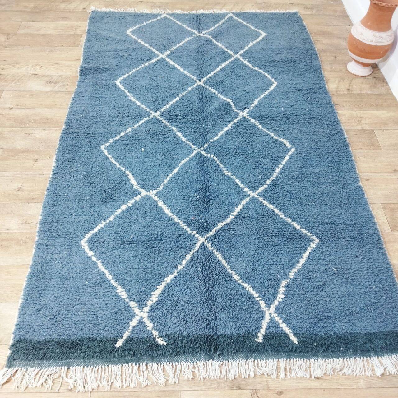 Handmade wool Berber rug 260 x 155 cm