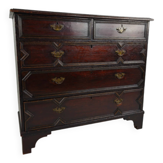 Commode anglaise en chêne à panneaux géométriques, vers 1680
