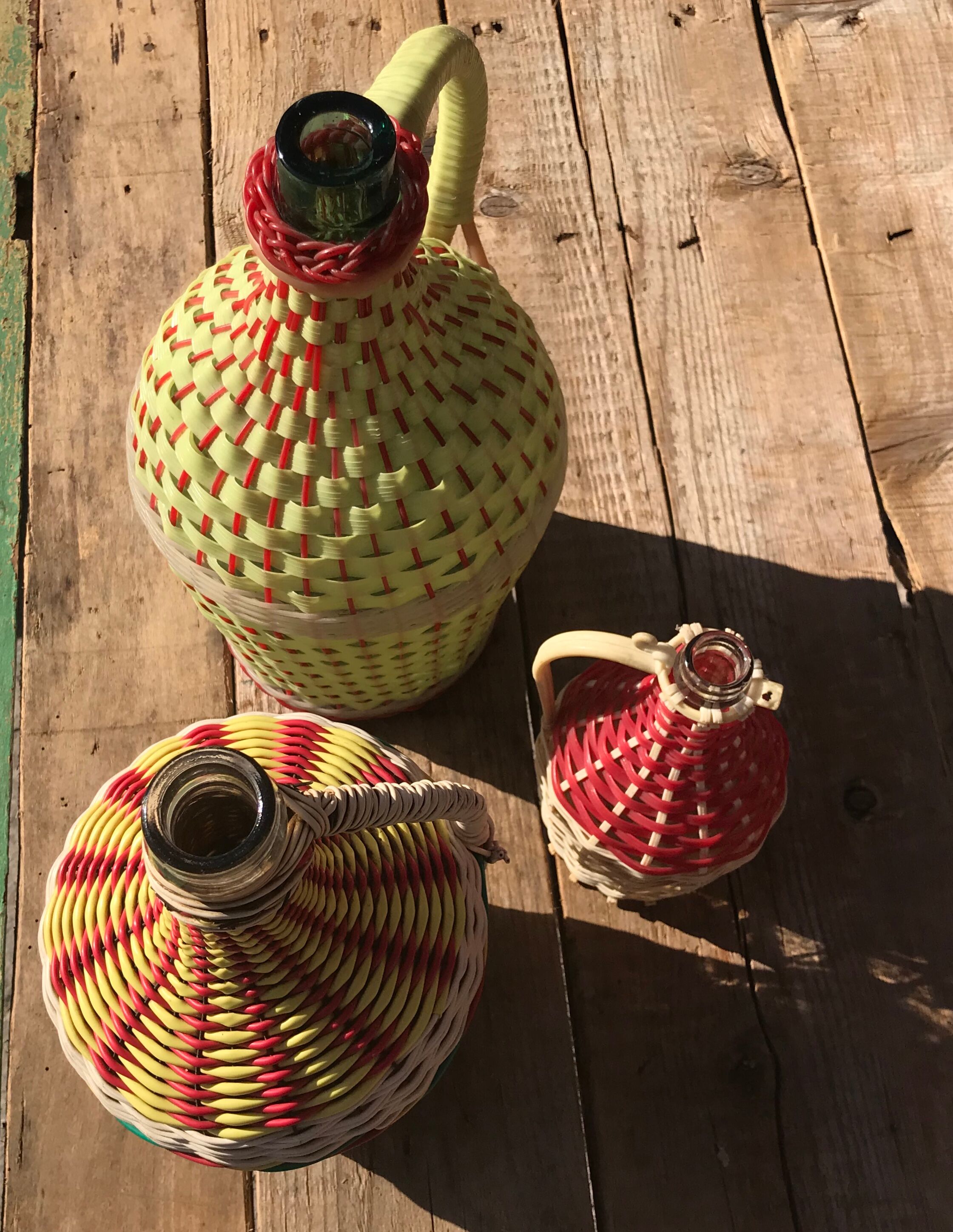 Lot of 3 scoubidou canisters