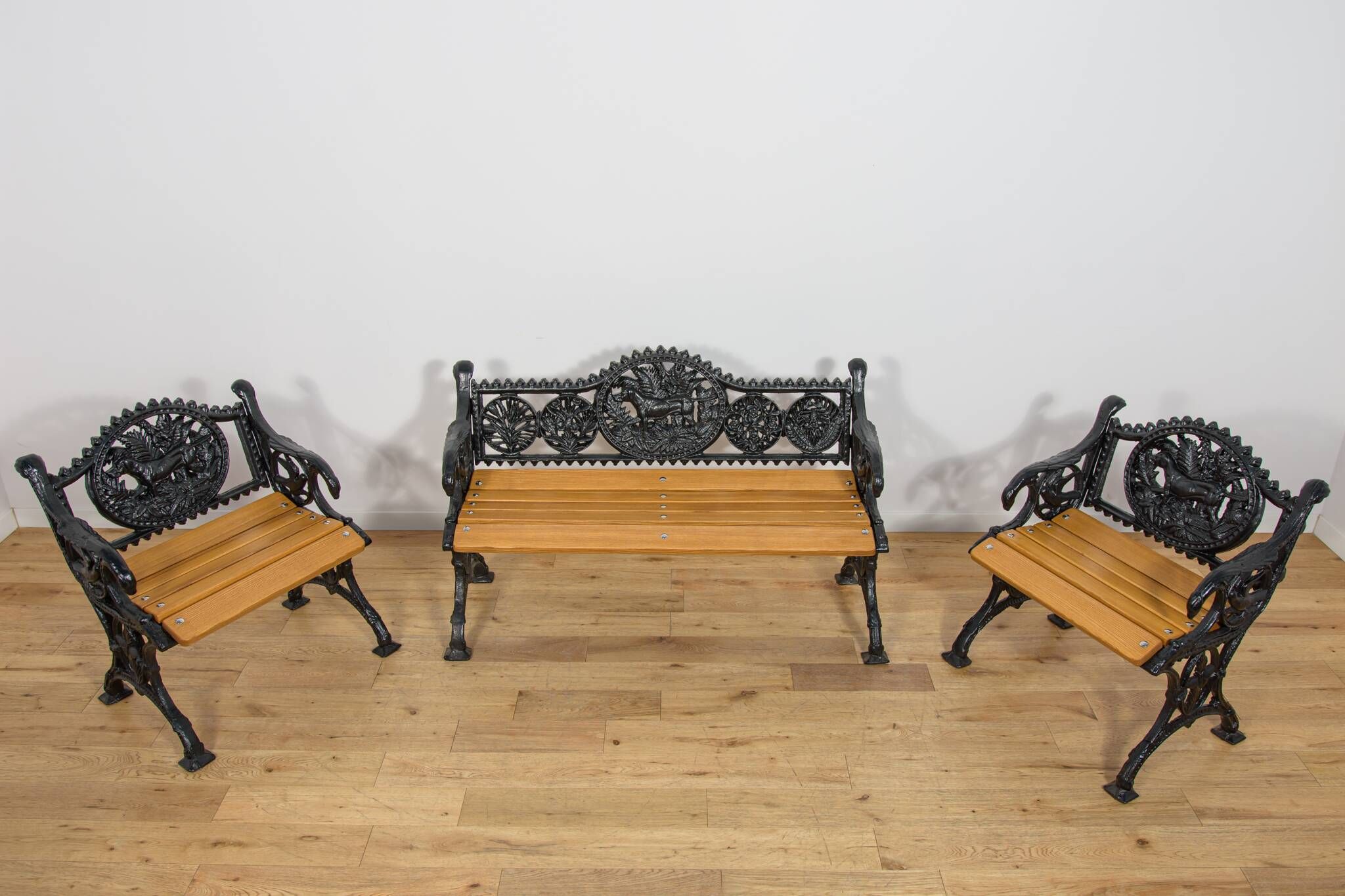 Victorian Cast Iron Garden Set – Bench and Two Armchairs, United Kingdom, Late 19th / Early 20th Century