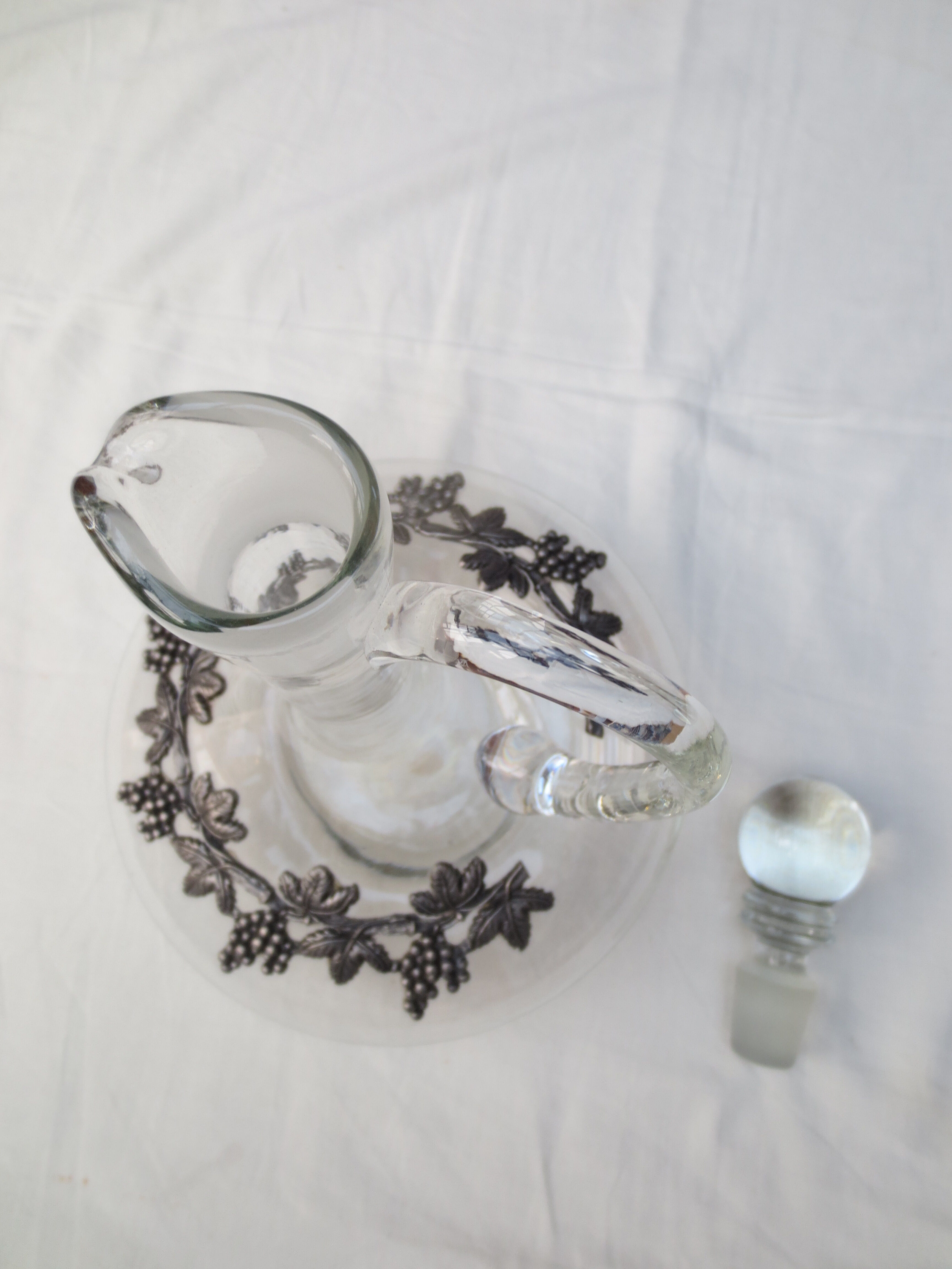 decanter, decorated with tin with cove