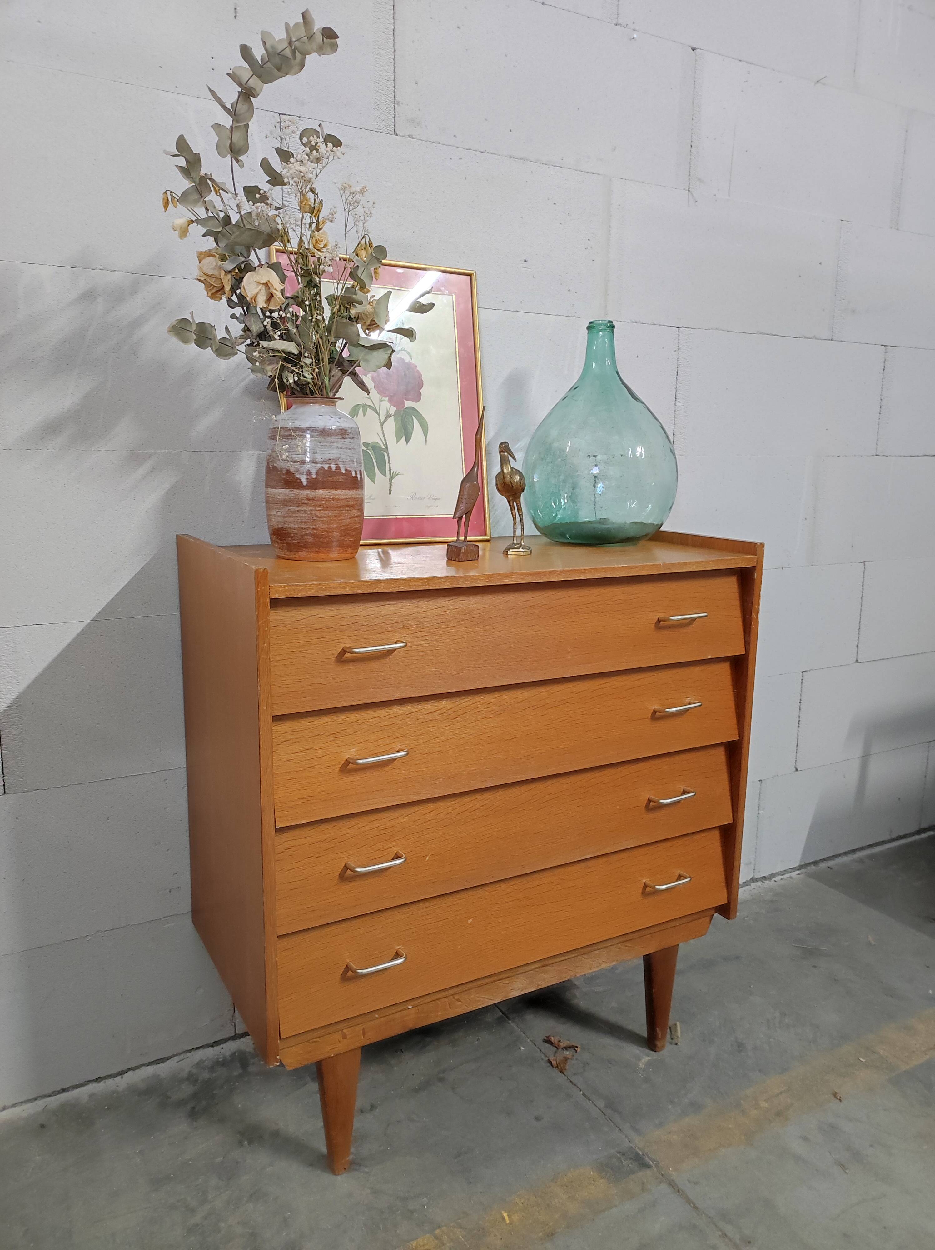 Commode vintage pieds fuseau