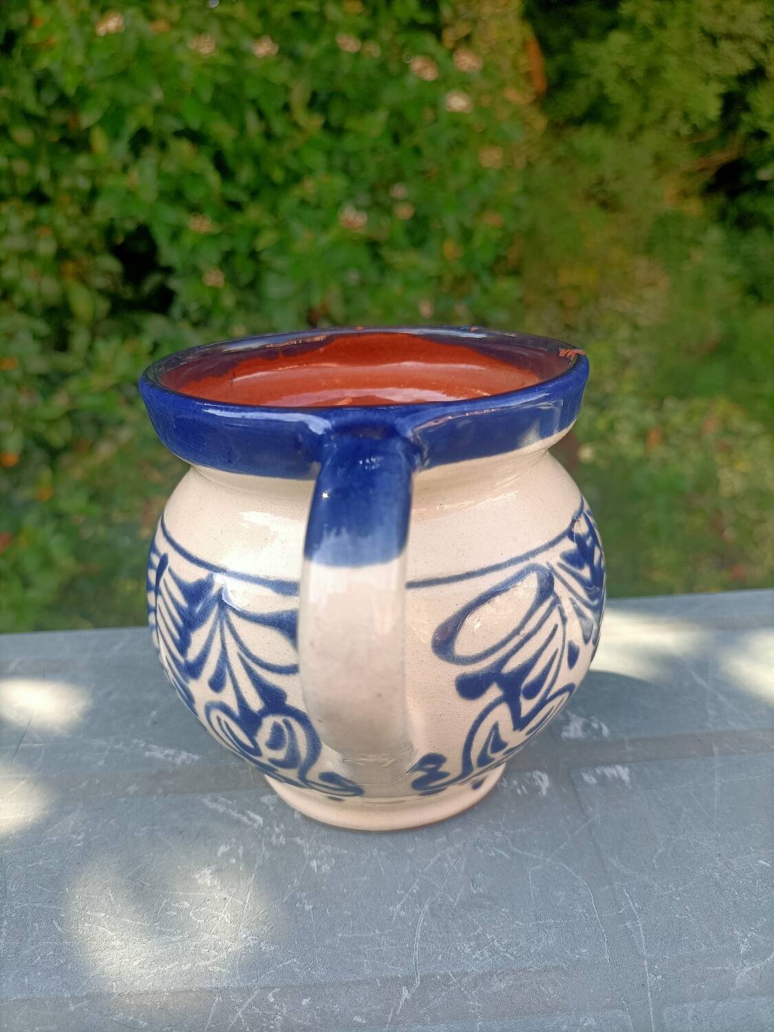 Small outdoor vase with handles