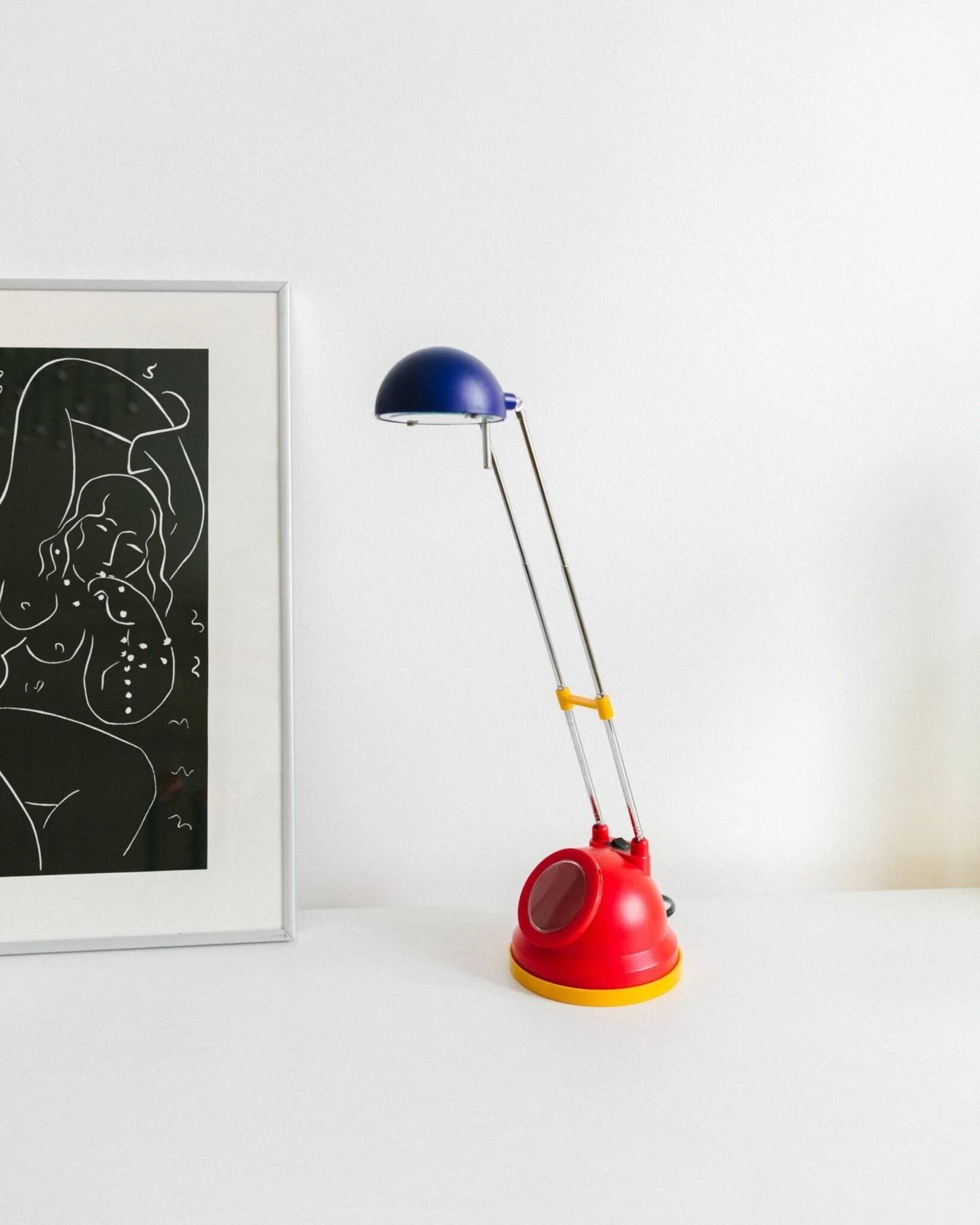 Blue-painted metal shade, chrome articulated arm desk lamp in Memphis-style 80s Pop Art with red base and yellow accents