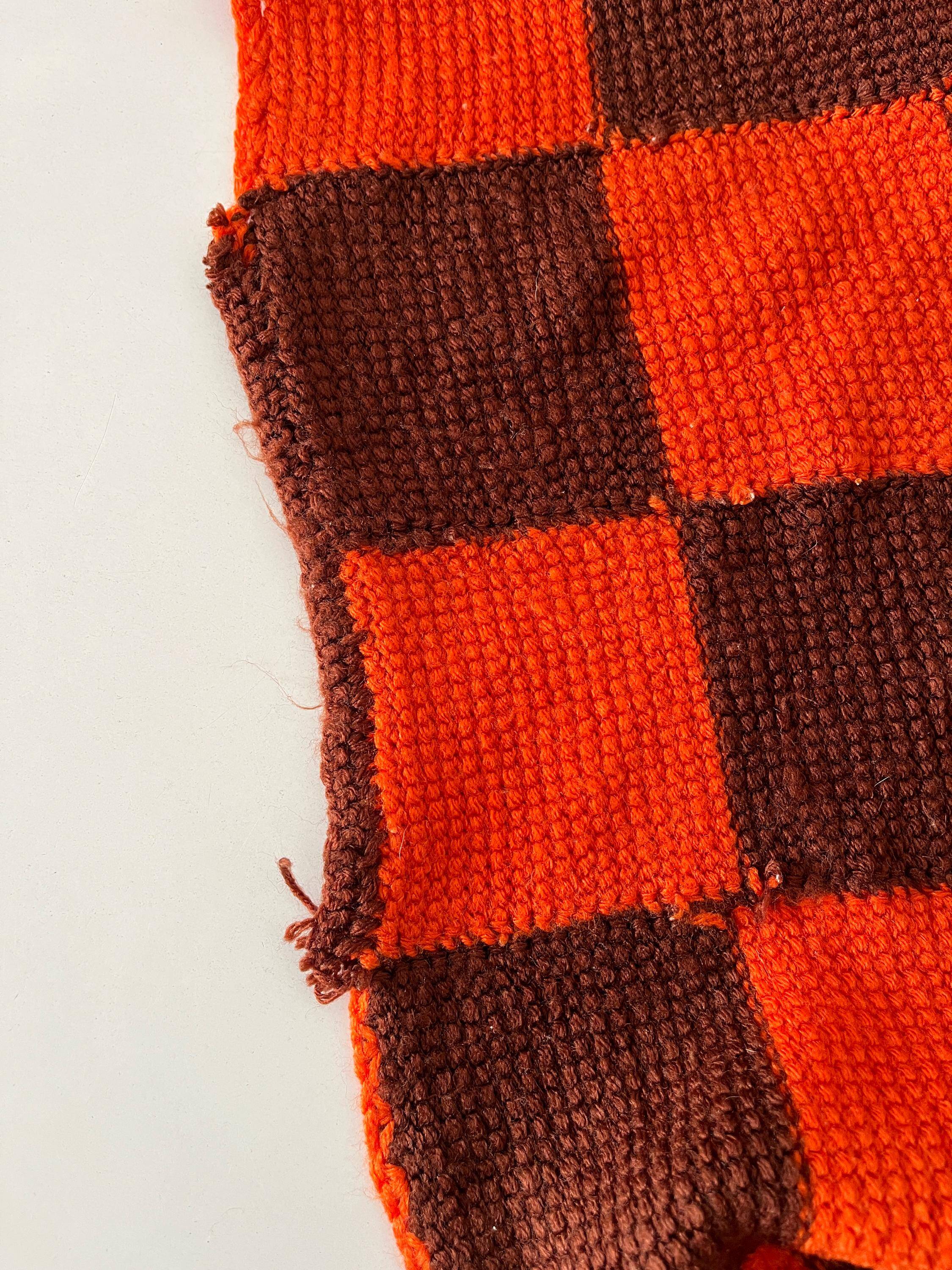 Vintage hand-knitted wool vichy blanket 110x88.