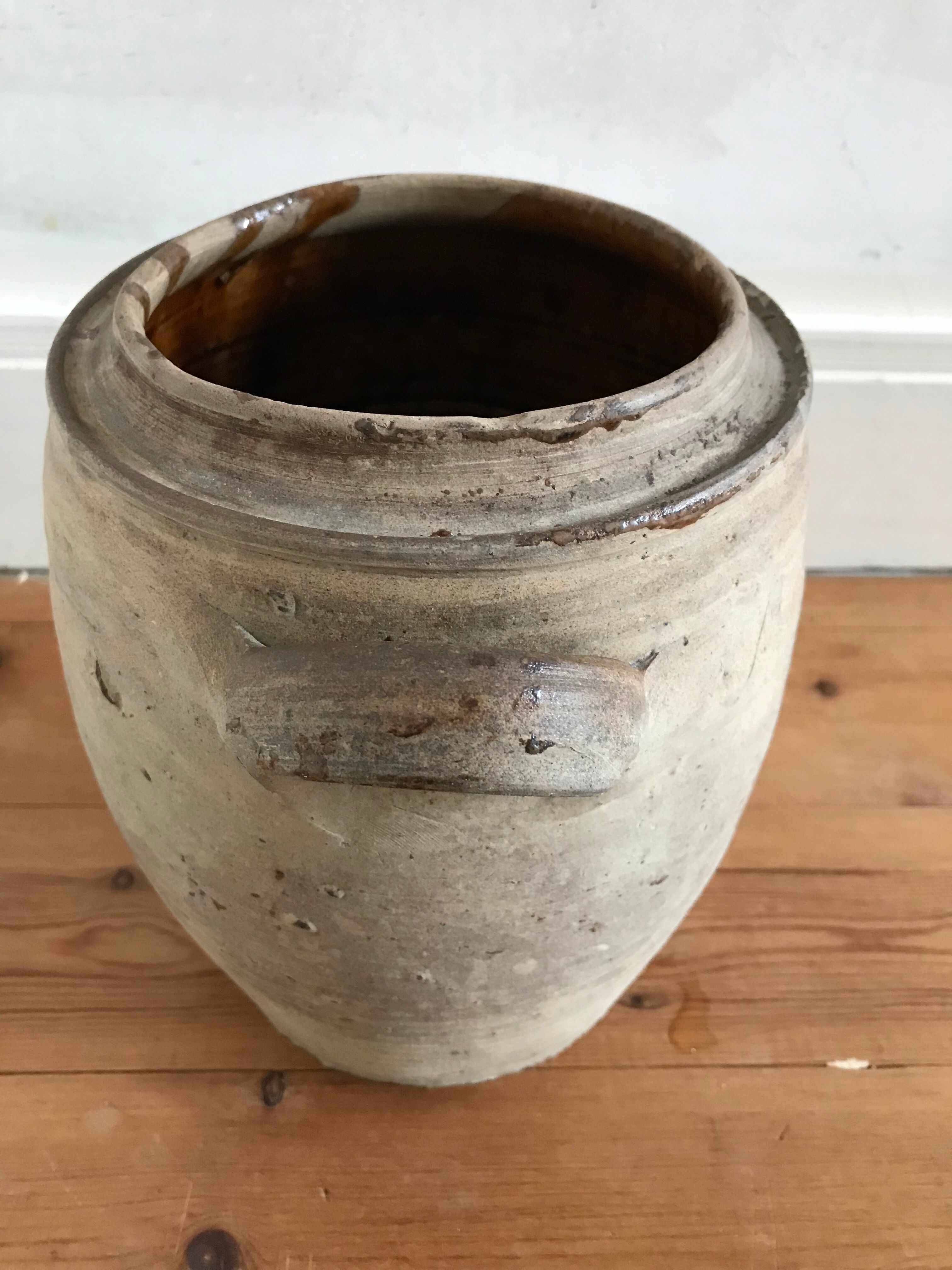 Raw stoneware pot