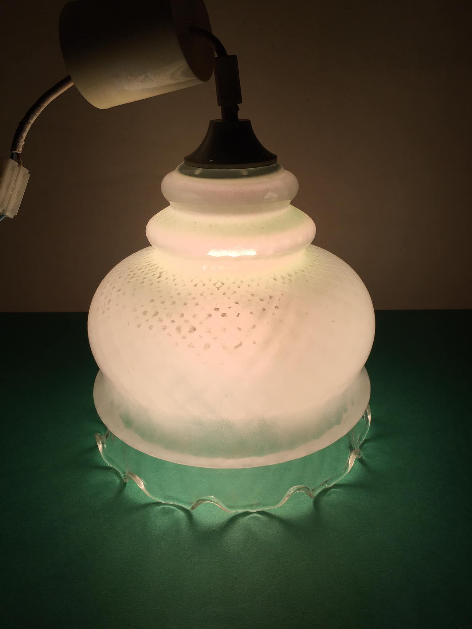 Suspension in pale green opaque glass with grid patterns. Hemmed edge