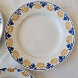 Set of 8 Saint Amandinoise flat plates model 3529