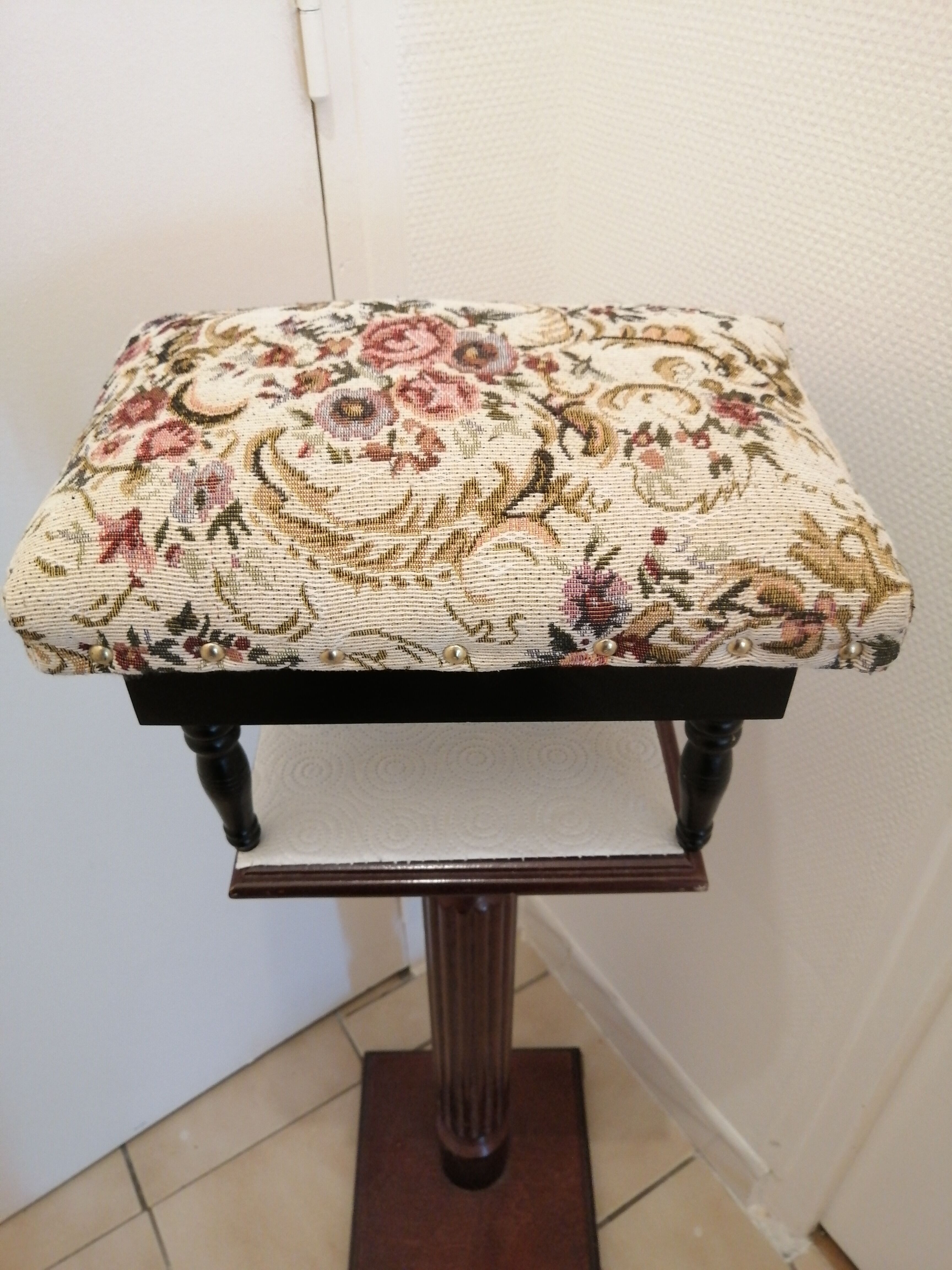 Repose pierd ancien avec coffre de rengement