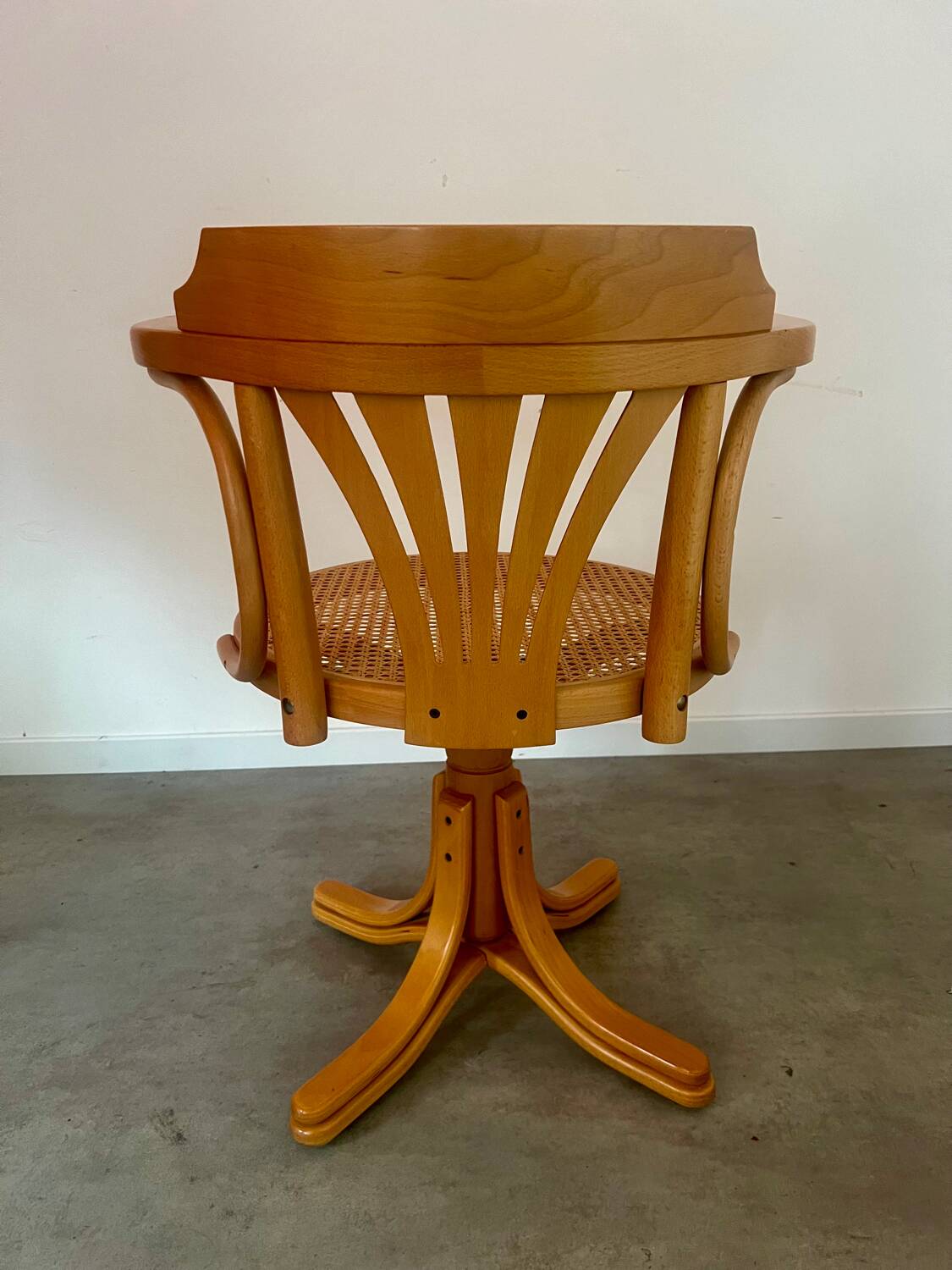 Old “American” office armchair in blond oak wood, curved cannage design, 60s vintage