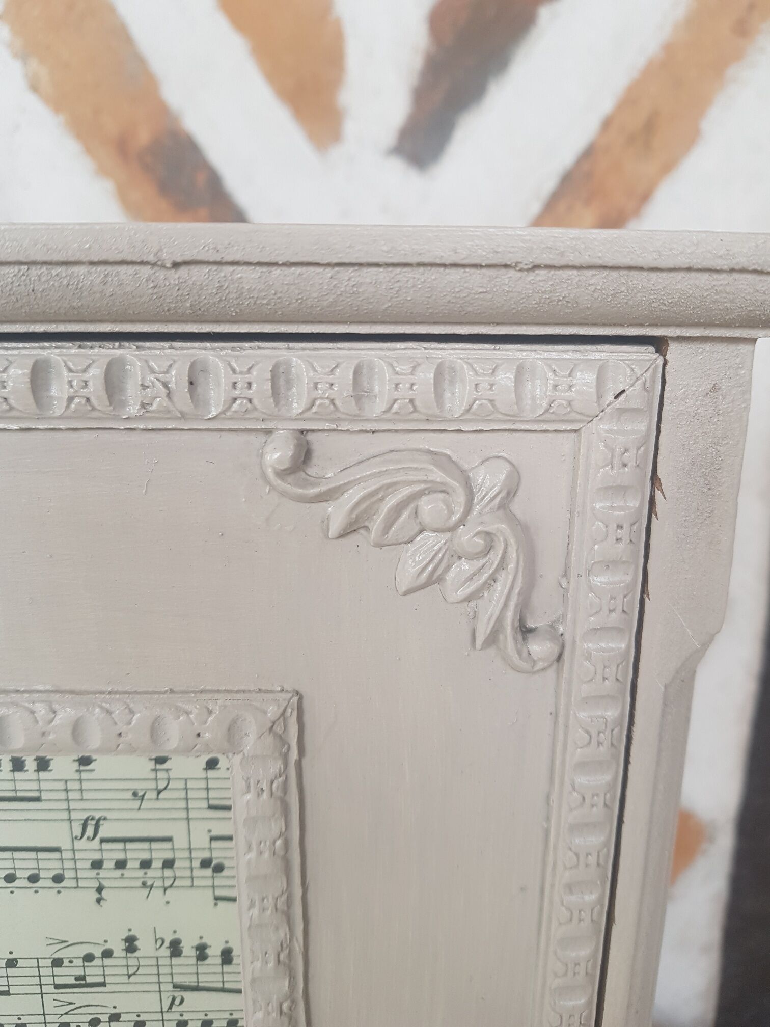 Elegant linen patinated key box