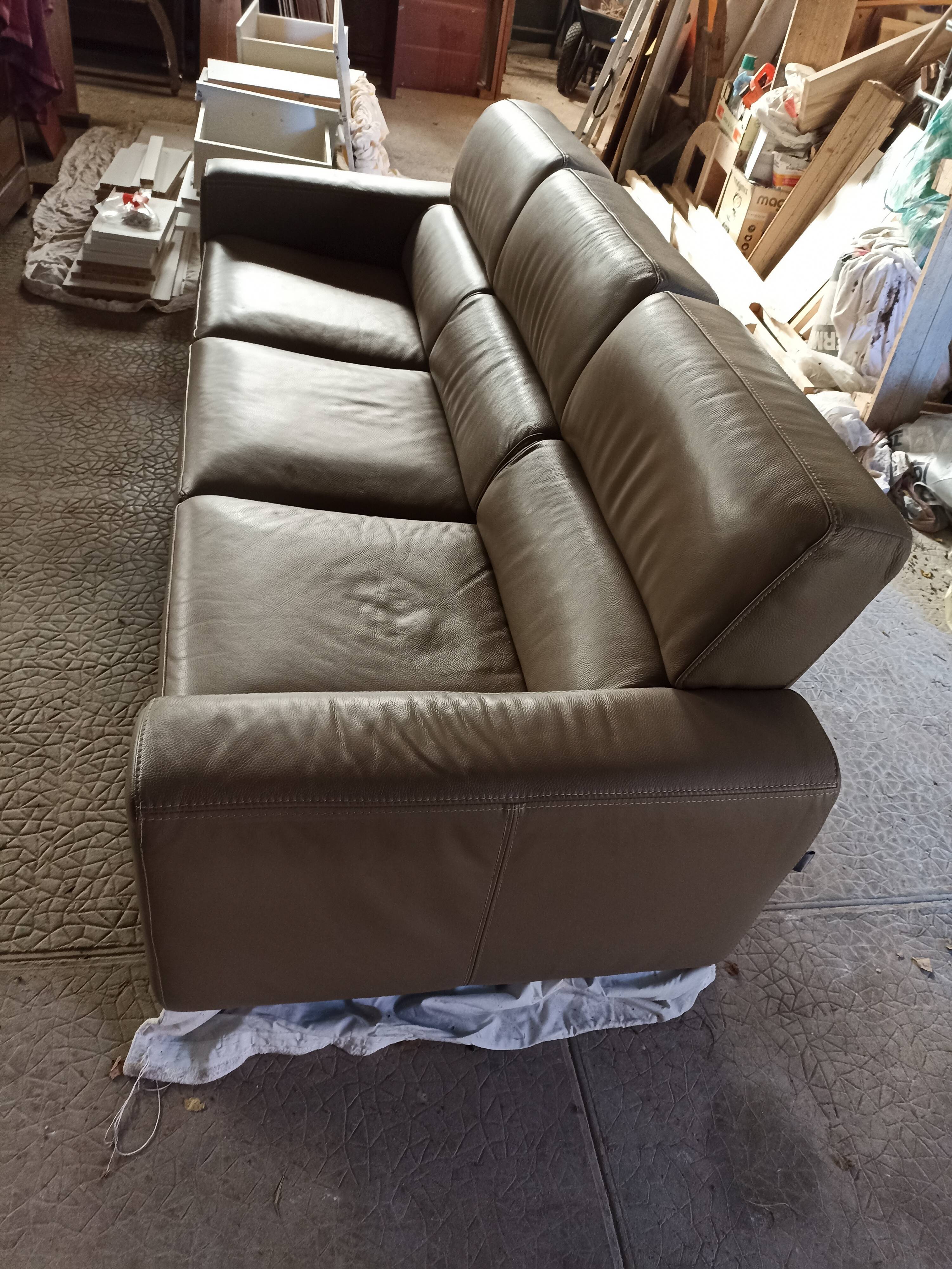 Leather Fly sofa