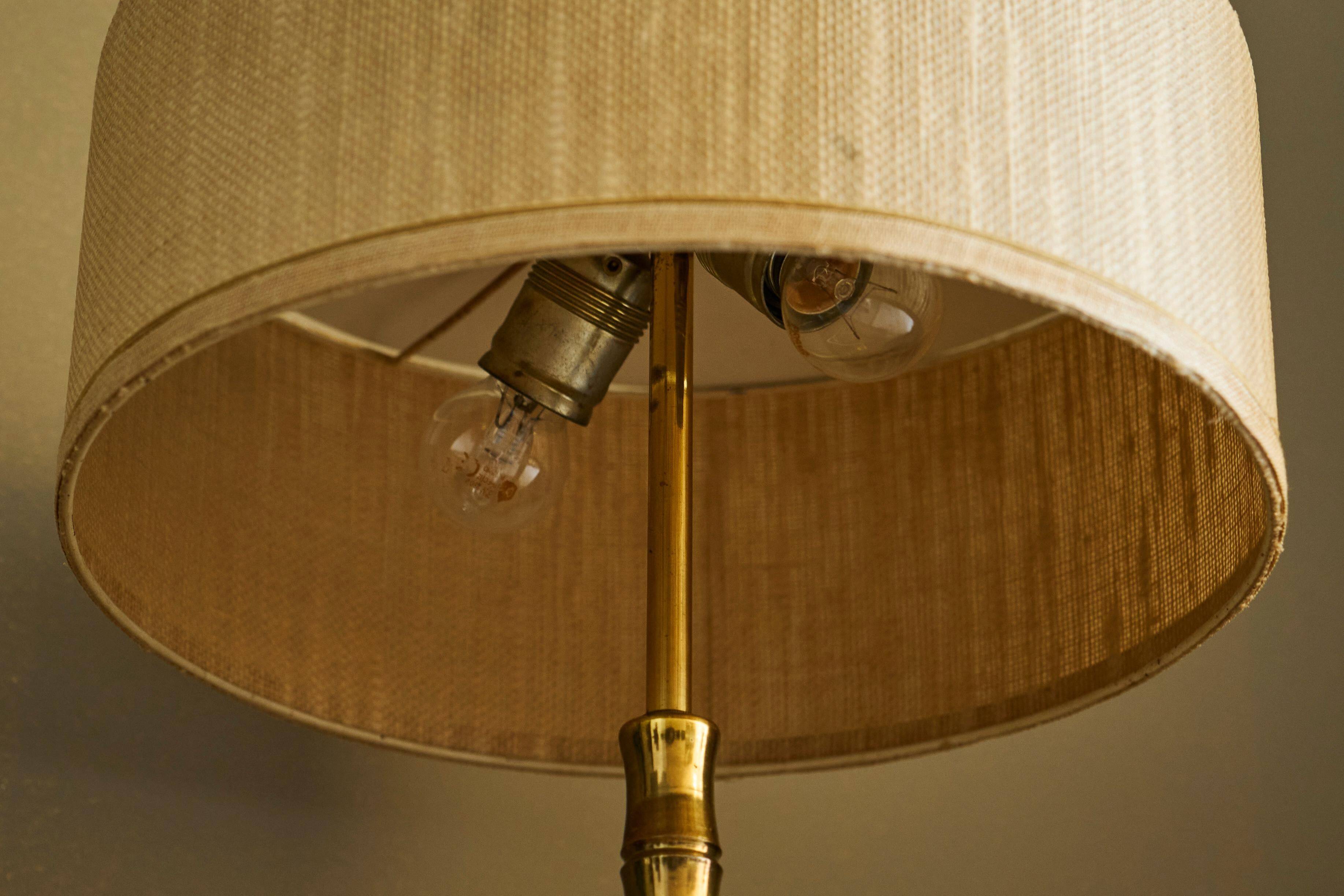 "Faux Bamboo" table lamp in patinated brass from the 1960s.