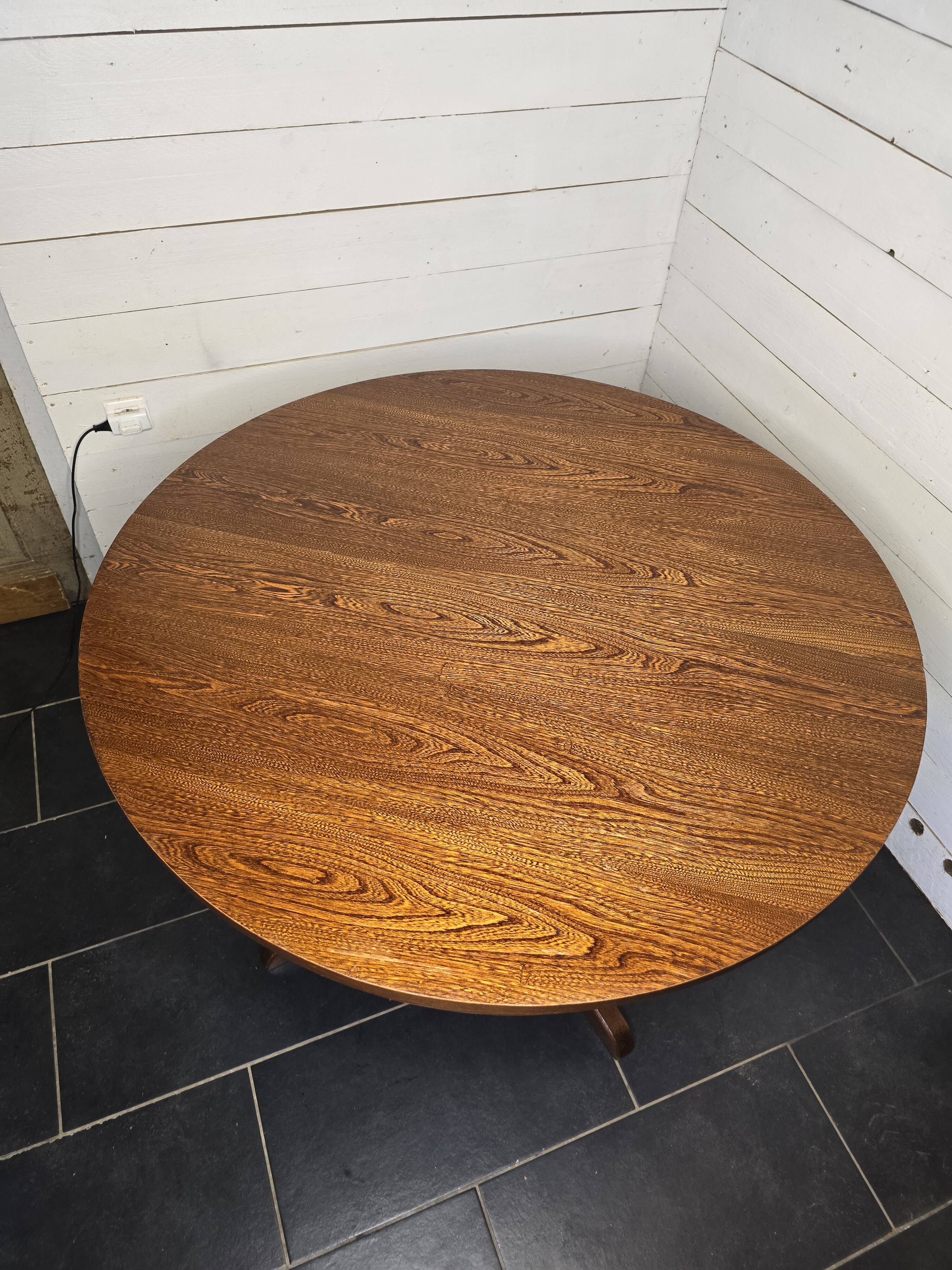 Vintage extendable round table from the 60s