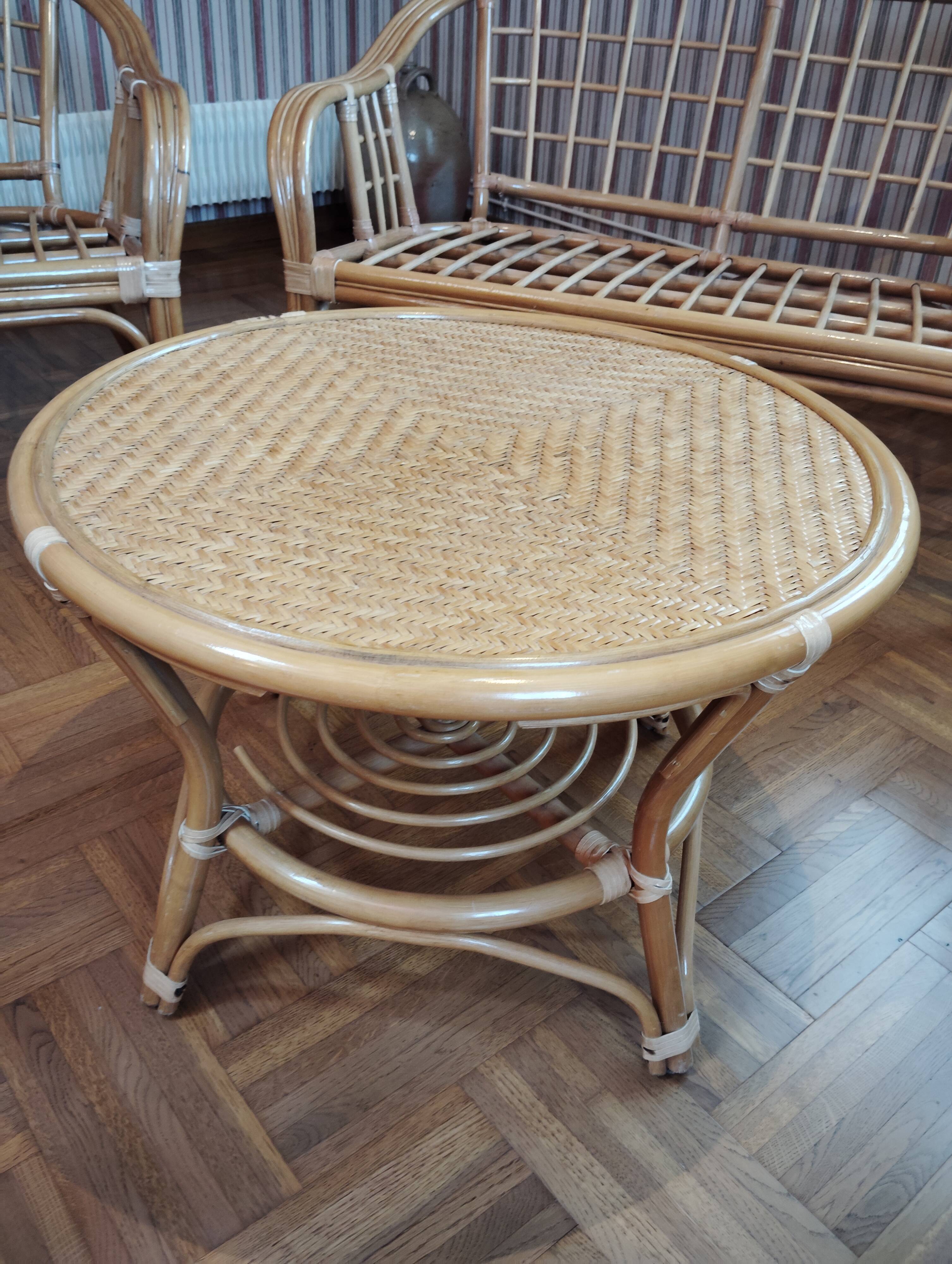 Rattan lounge with removable cushions