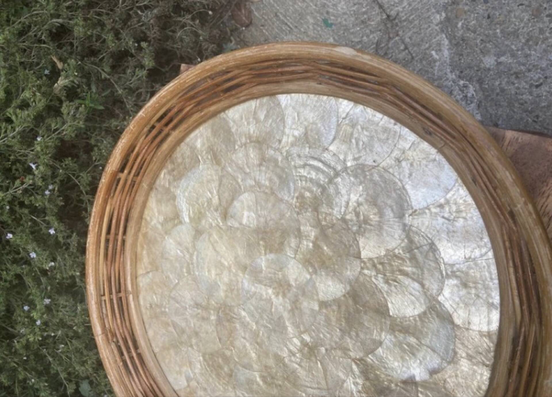 Mother-of-pearl plate