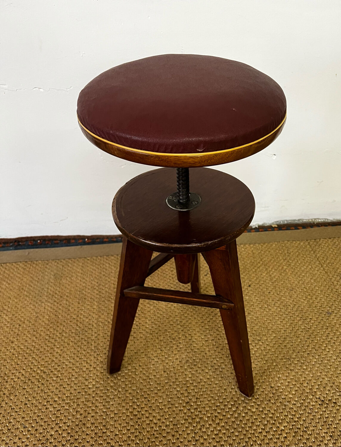 Wooden and skaï screw stool