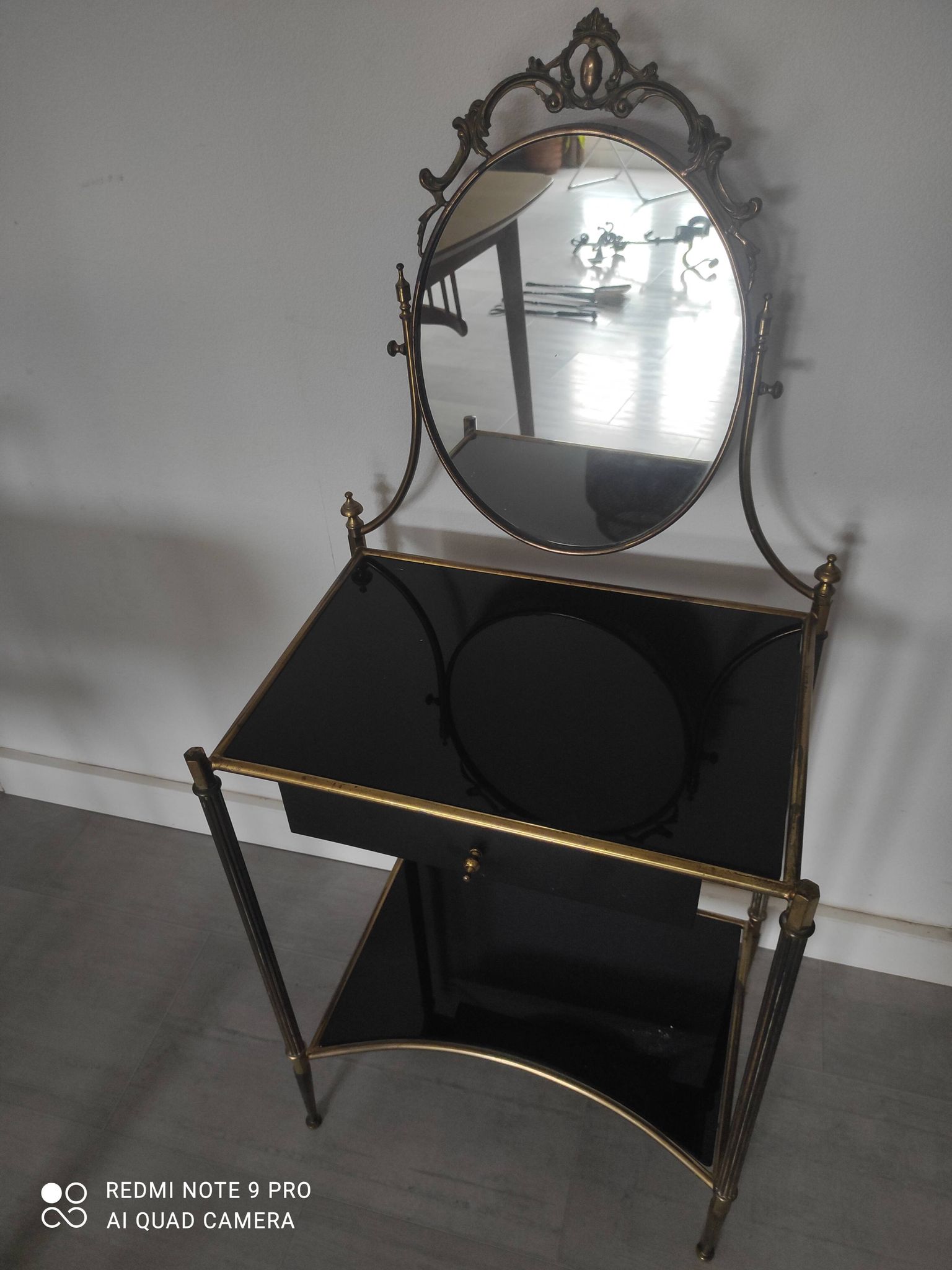 Louis XVI style hairdresser in brass and tempered glass