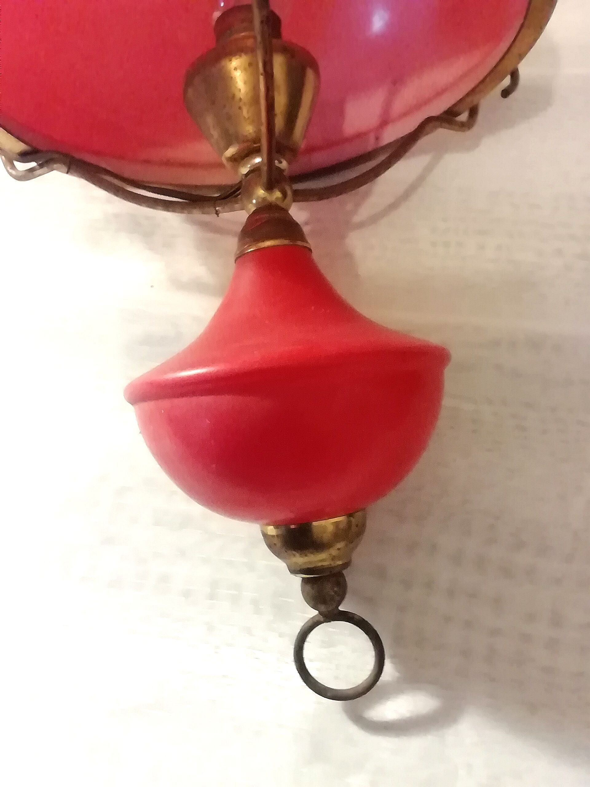 Ancien lustre globe rouge
