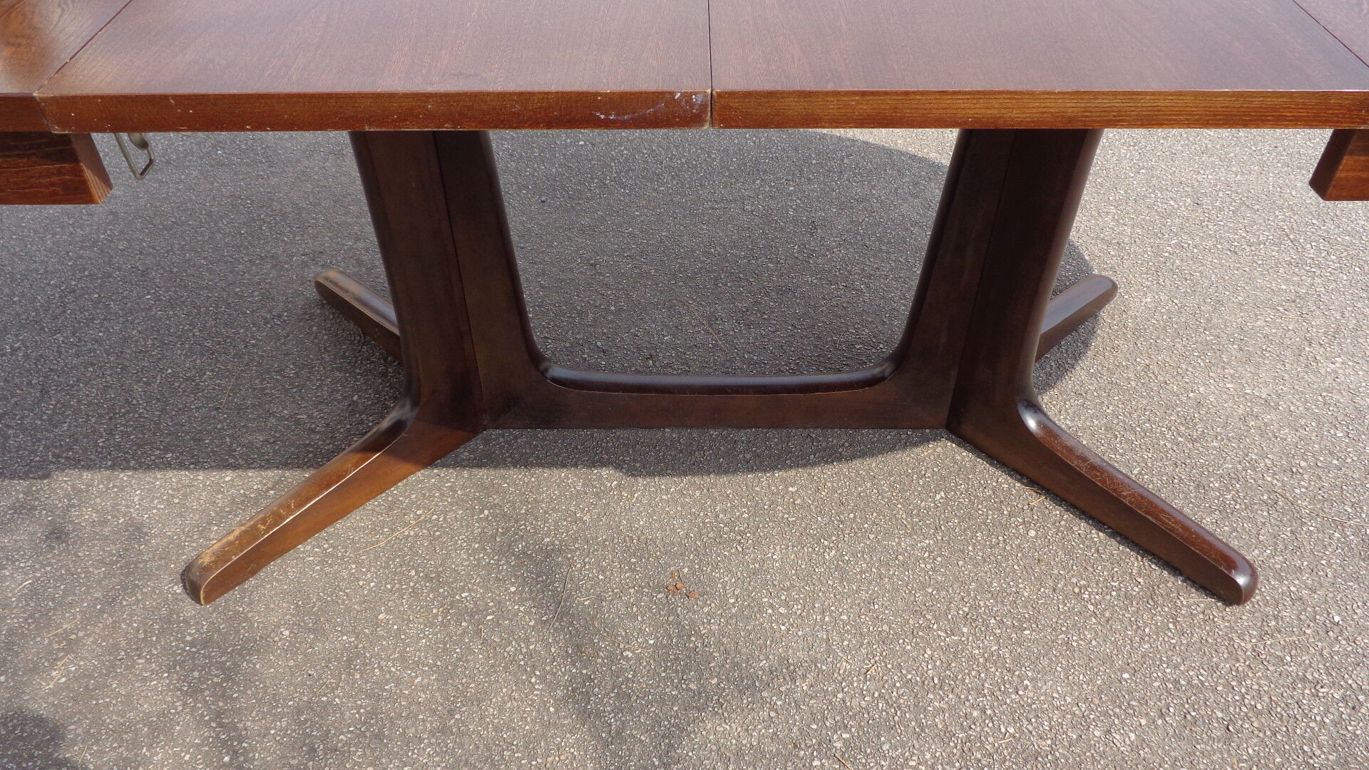 Oval Baumann table