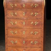 Somptueux semainier galbé en bois de placage de style Louis XV
