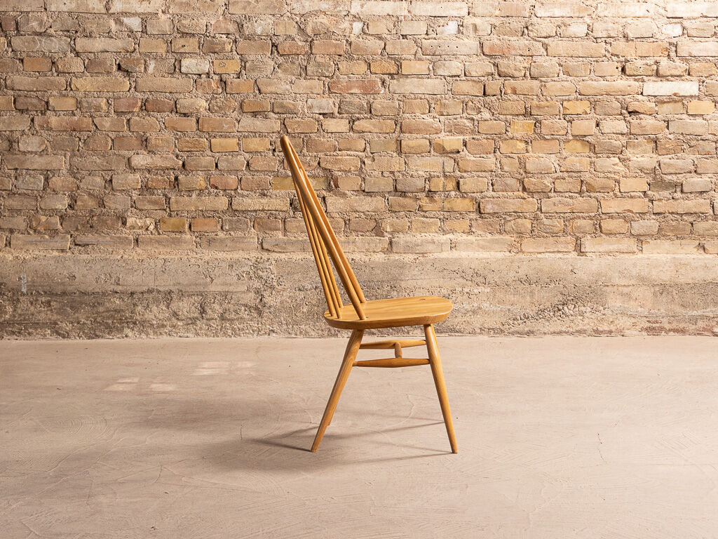 Set of 4 Windsor Quaker chairs by Lucian Ercolani for Ercol, United Kingdom, 1960s.