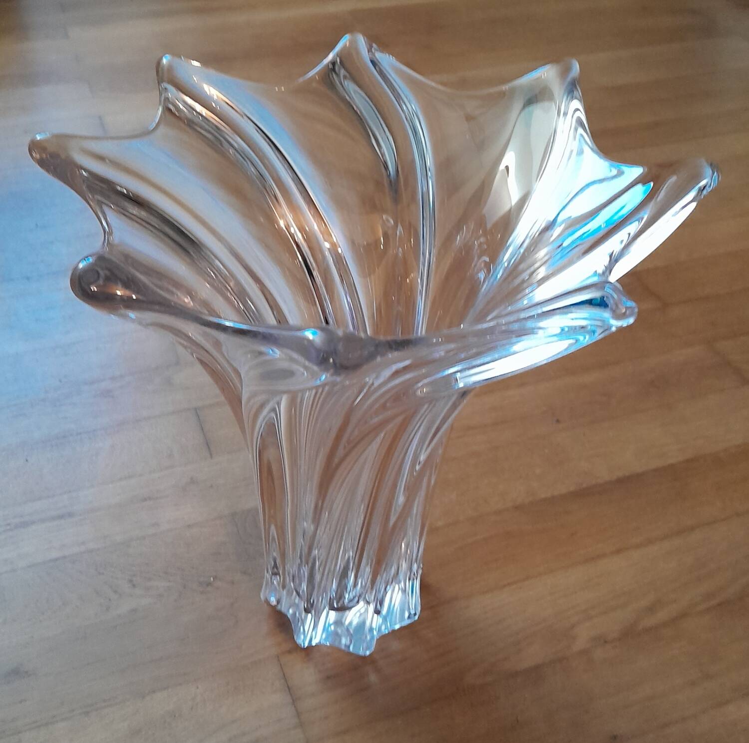 Large Vannes crystal vase - tulip shape