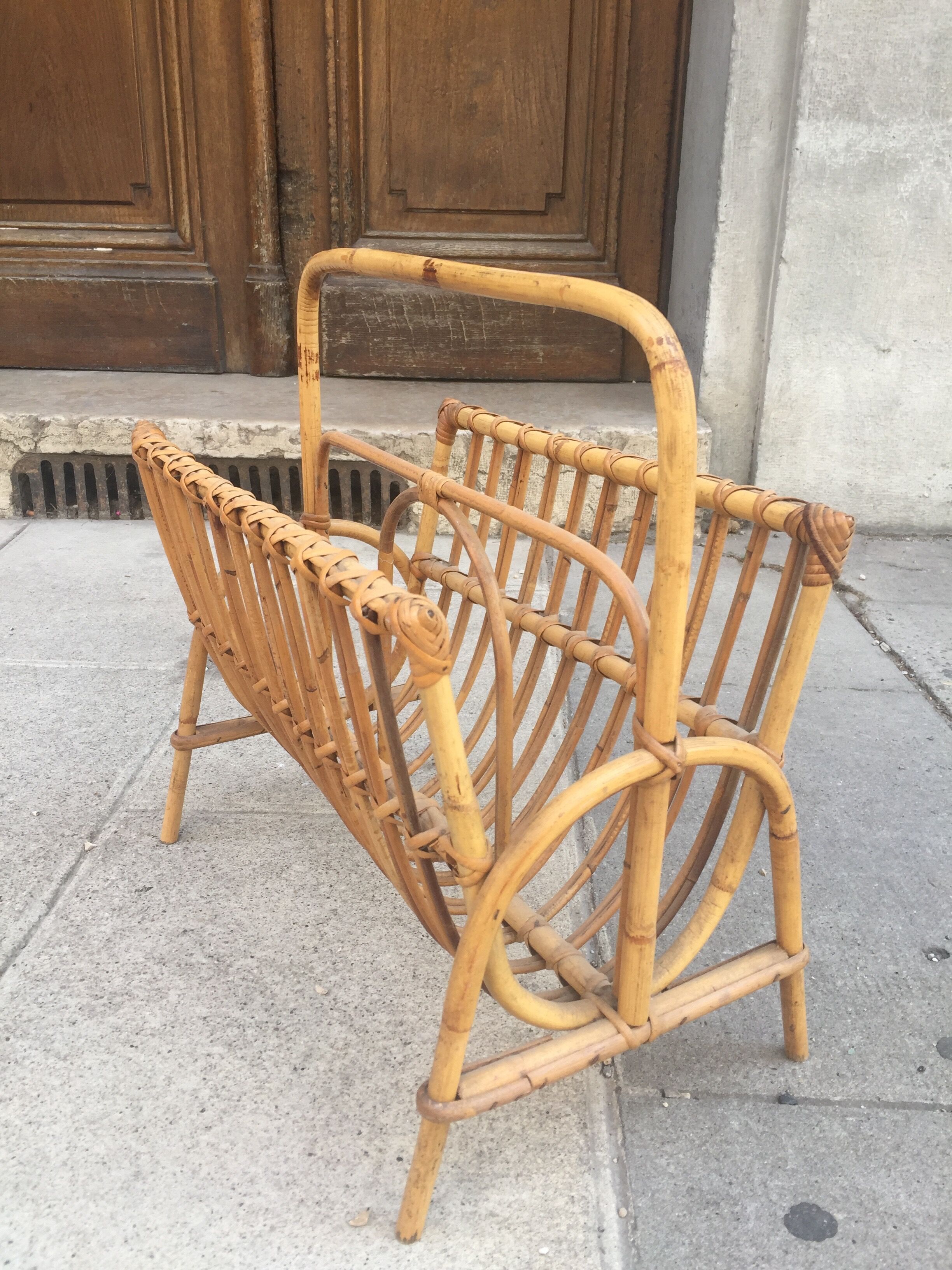 Porte revues en rotin