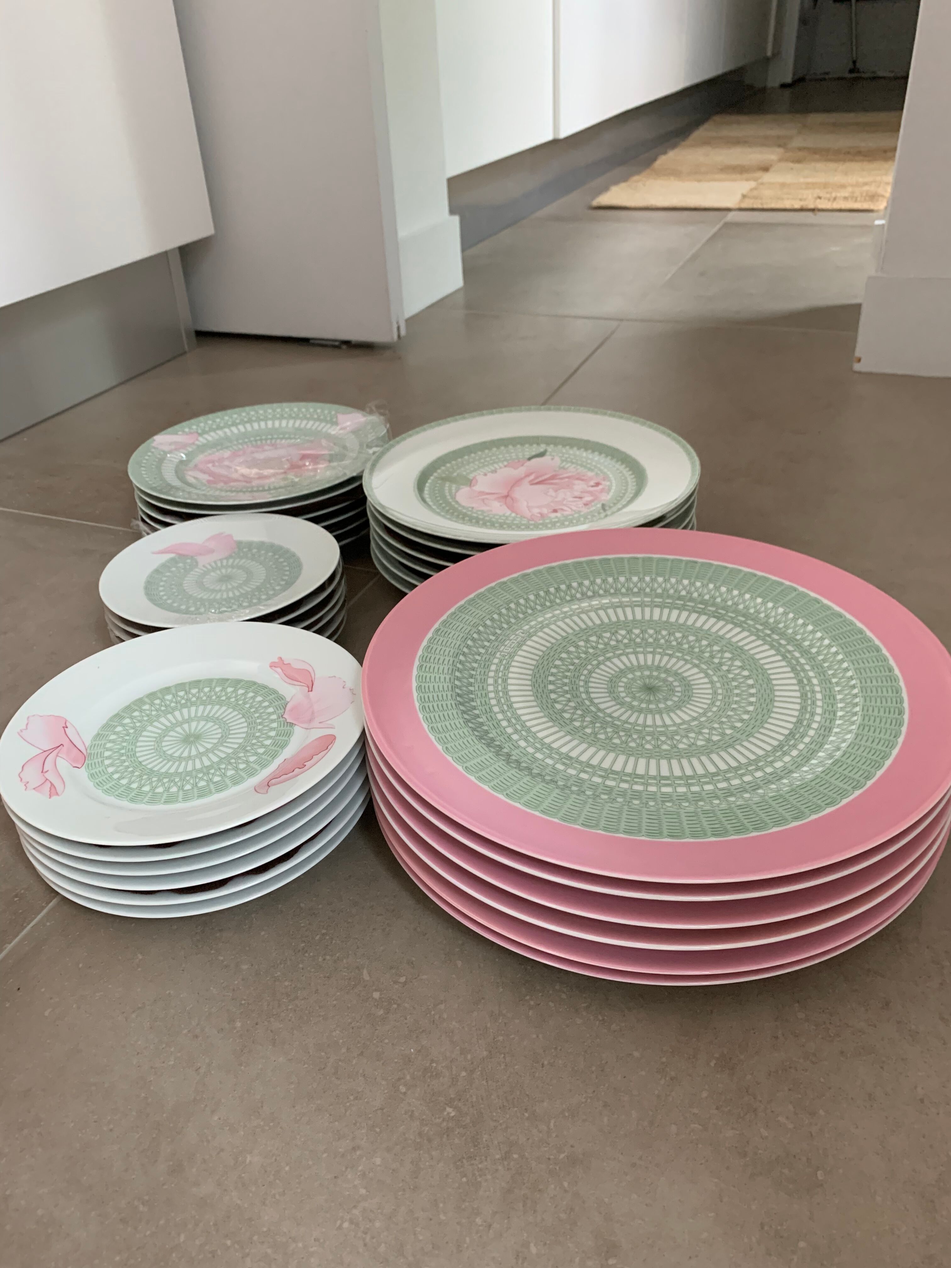 Hermès Service - 30 pieces (5 models/sizes - 6 plates)