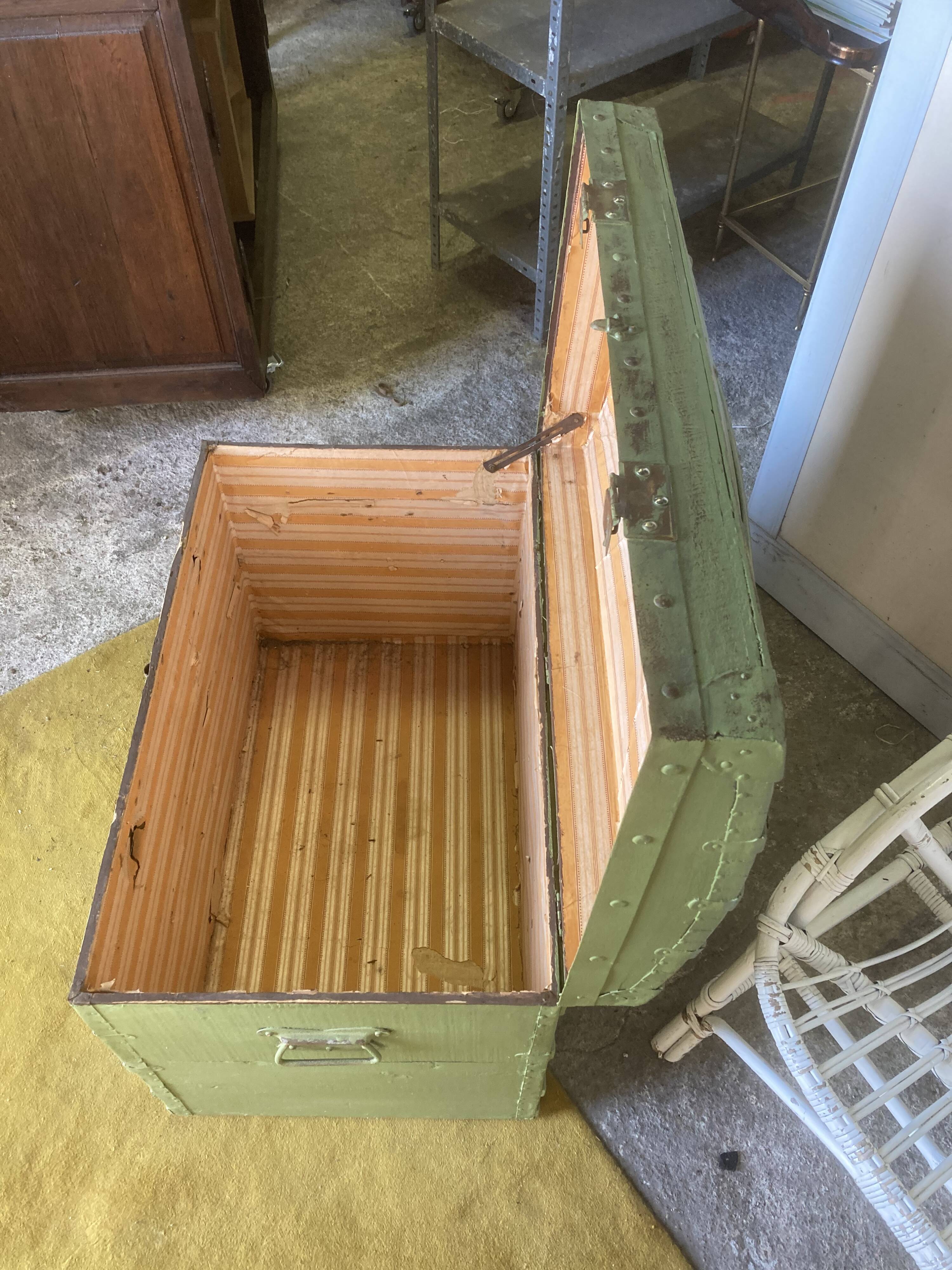 Travel trunk