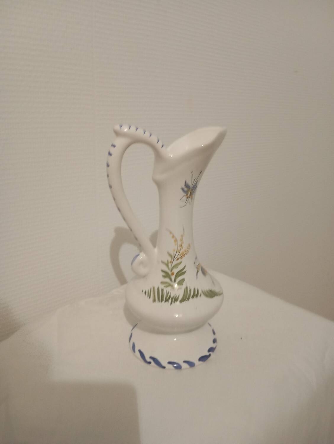 Moustiers soliflore vase
