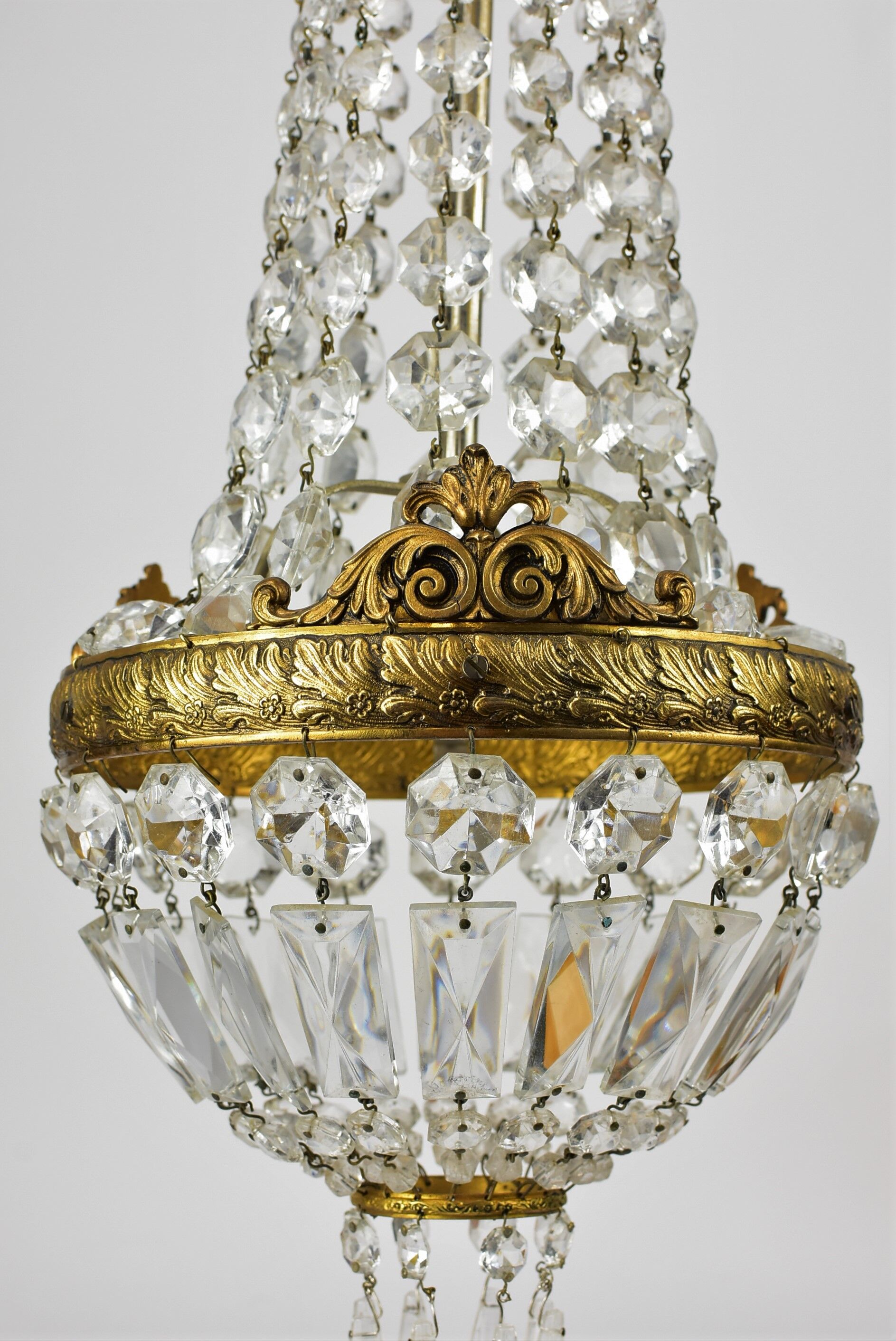 Chandelier vintage brass and glass grapevine