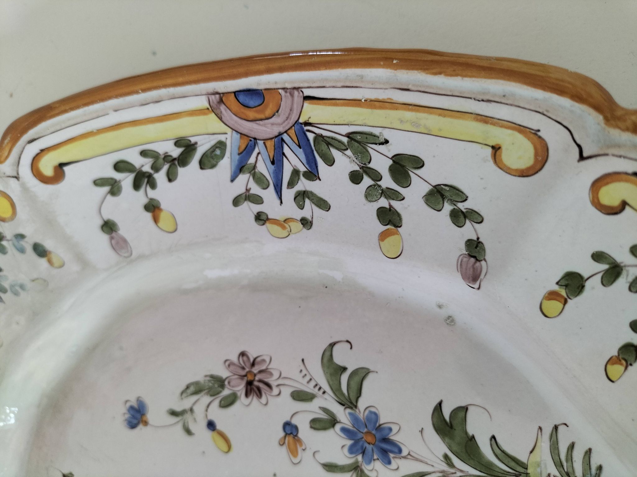 Assiette ancienne en faïence vieux Nevers fin 19ème